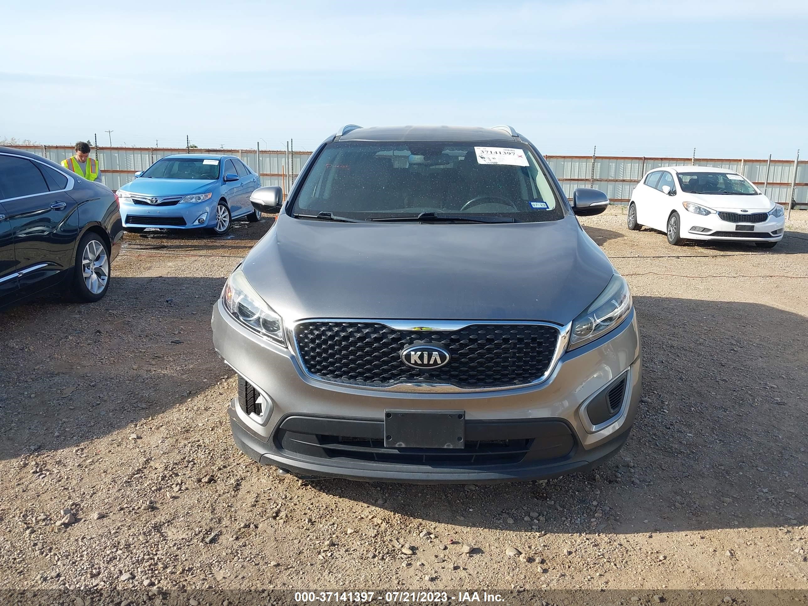 Photo 11 VIN: 5XYPG4A53GG125977 - KIA SORENTO 