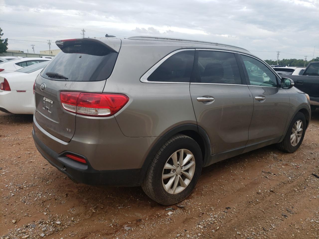 Photo 2 VIN: 5XYPG4A55GG129612 - KIA SORENTO 