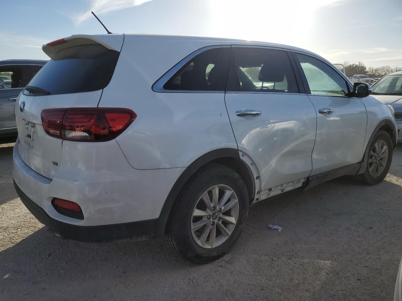 Photo 2 VIN: 5XYPG4A58KG573043 - KIA SORENTO 