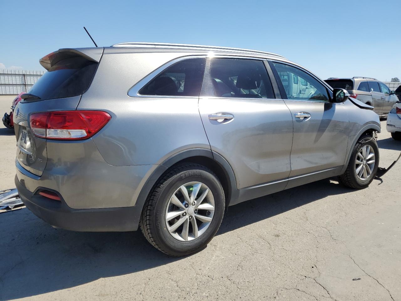 Photo 2 VIN: 5XYPG4A5XGG094050 - KIA SORENTO 