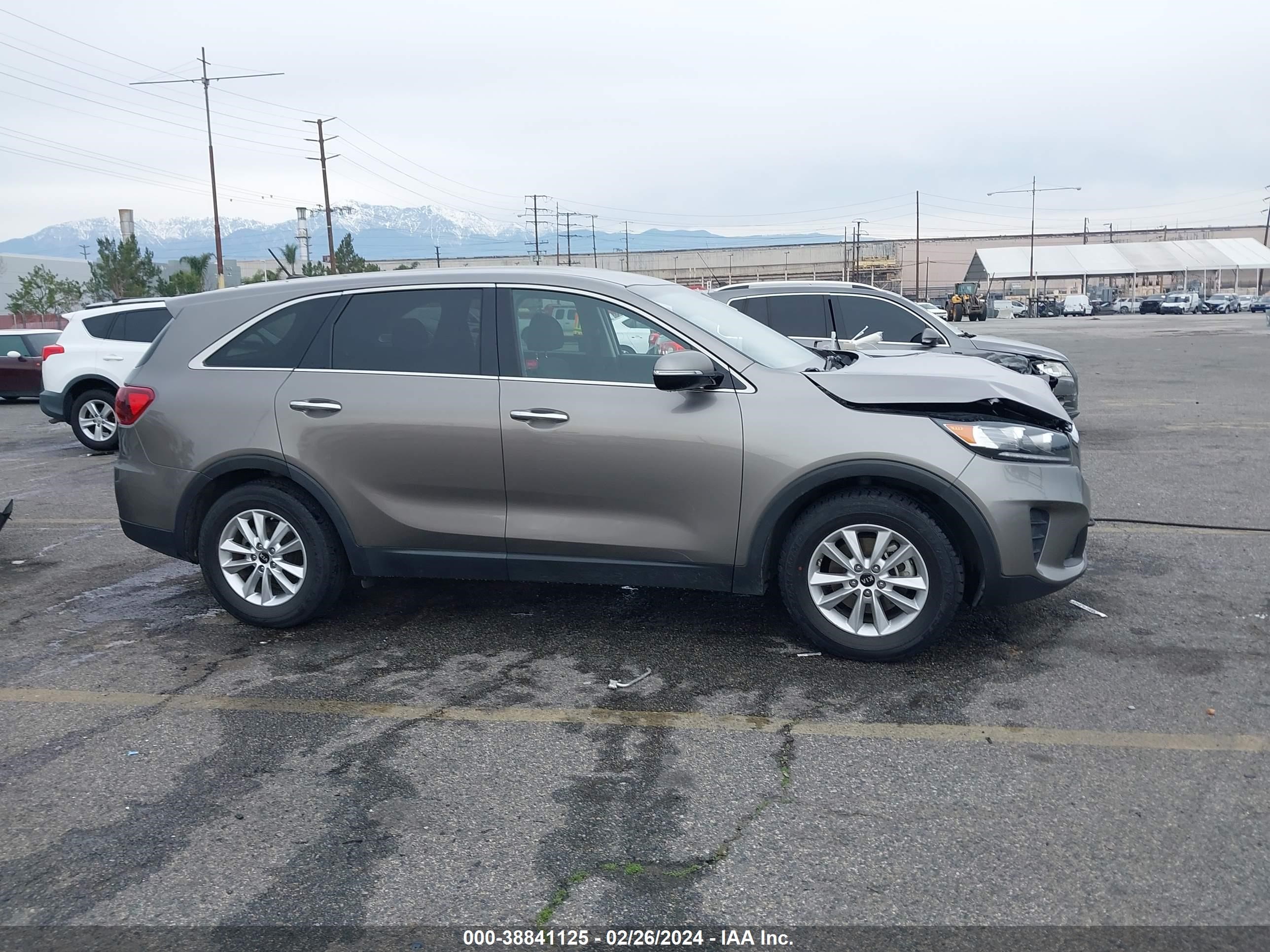 Photo 12 VIN: 5XYPG4A5XKG489015 - KIA SORENTO 