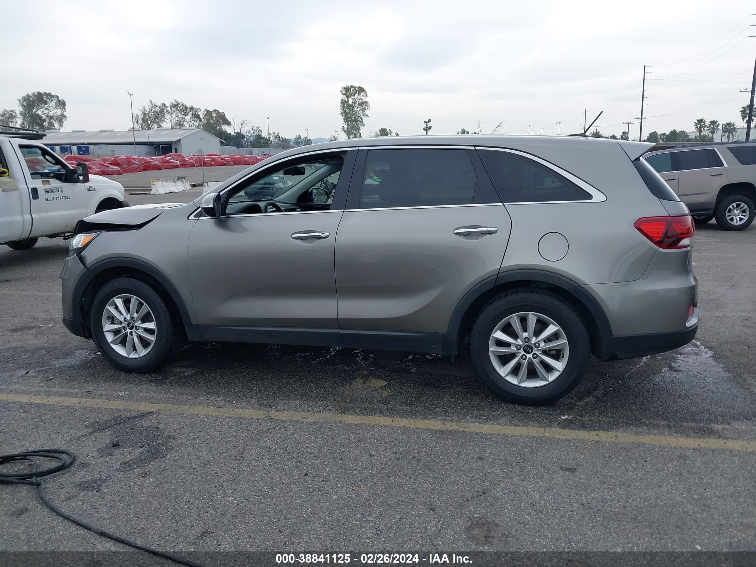 Photo 13 VIN: 5XYPG4A5XKG489015 - KIA SORENTO 