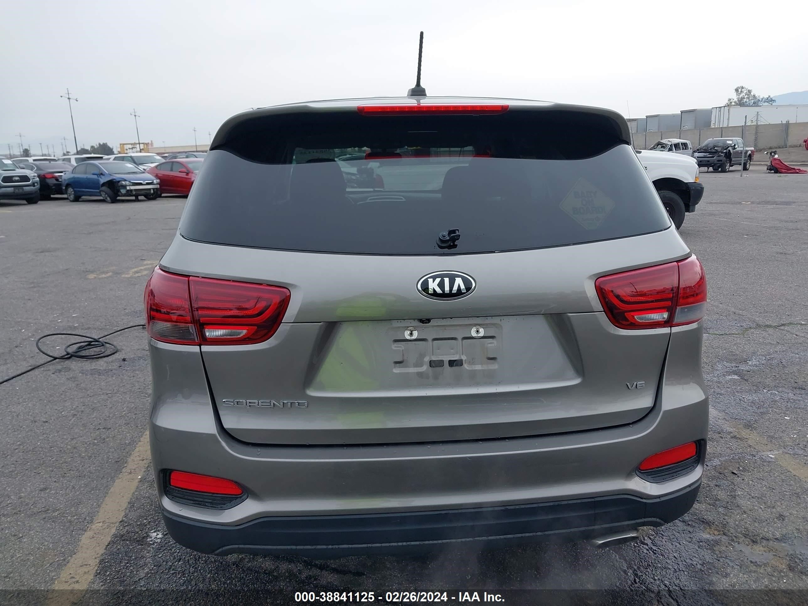 Photo 15 VIN: 5XYPG4A5XKG489015 - KIA SORENTO 