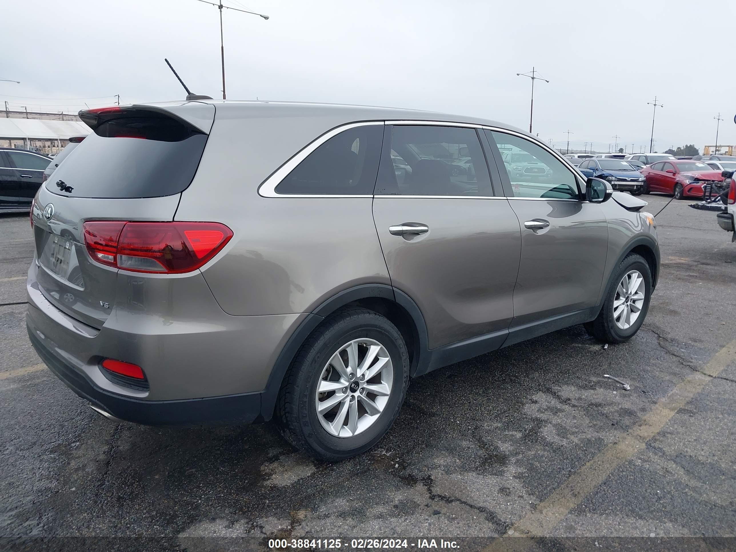 Photo 3 VIN: 5XYPG4A5XKG489015 - KIA SORENTO 