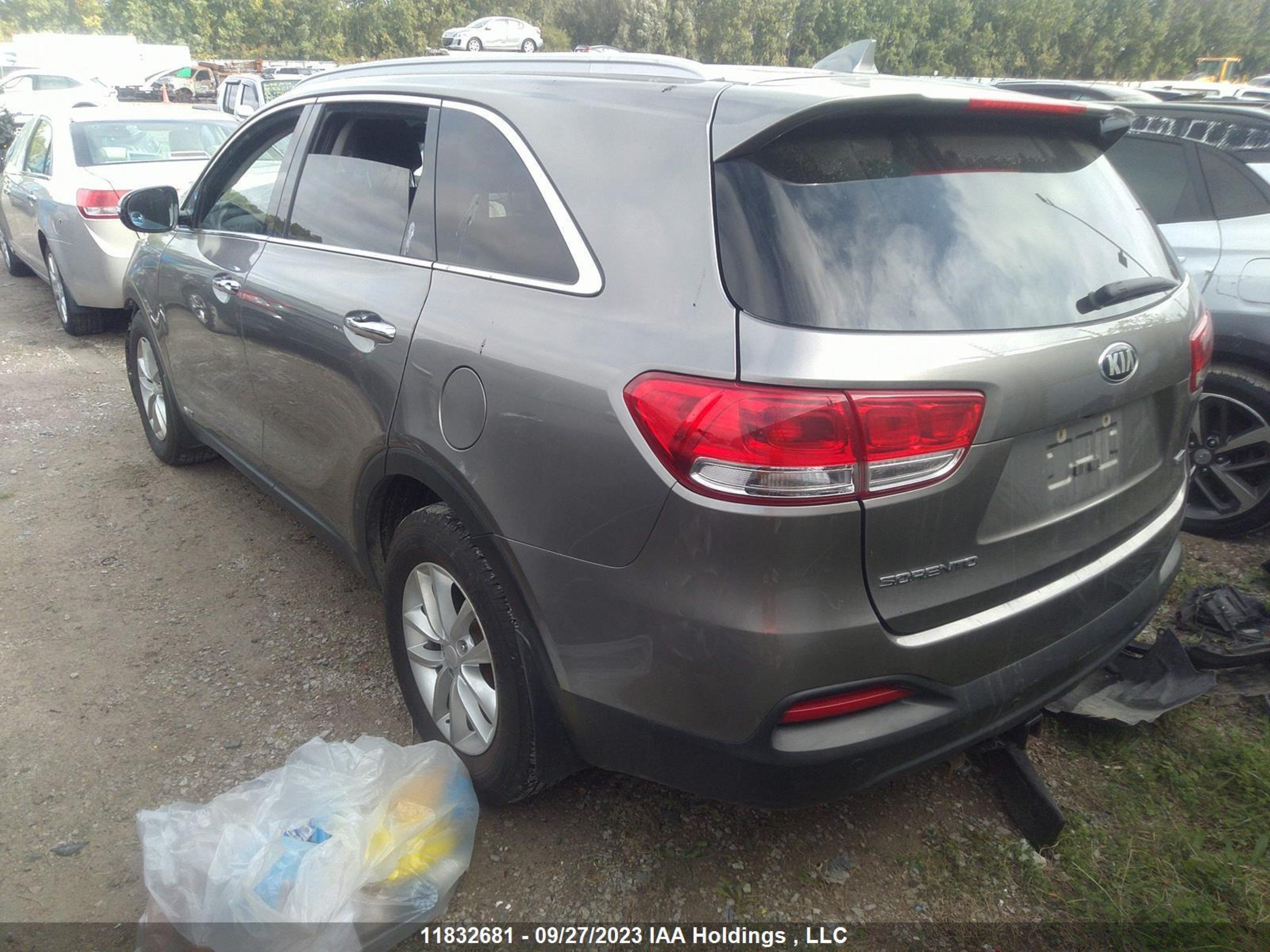 Photo 2 VIN: 5XYPGDA17JG366090 - KIA SORENTO 