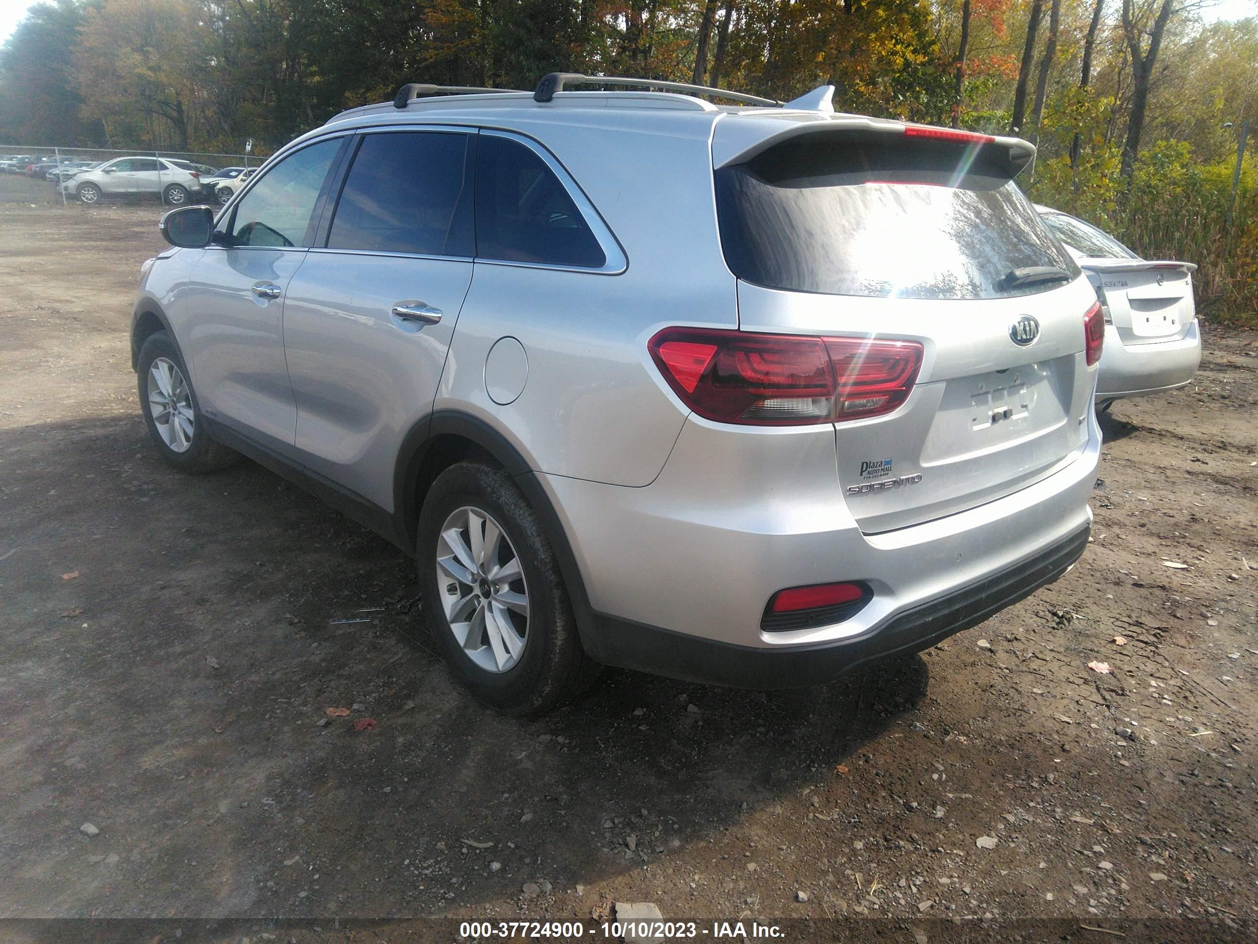 Photo 2 VIN: 5XYPGDA34KG439905 - KIA SORENTO 