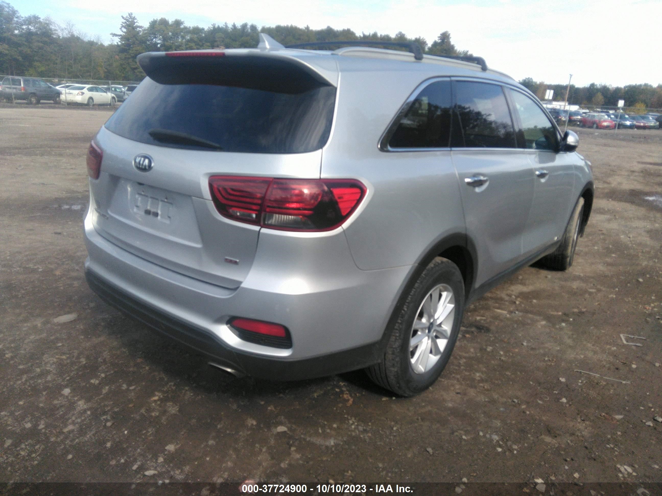 Photo 3 VIN: 5XYPGDA34KG439905 - KIA SORENTO 