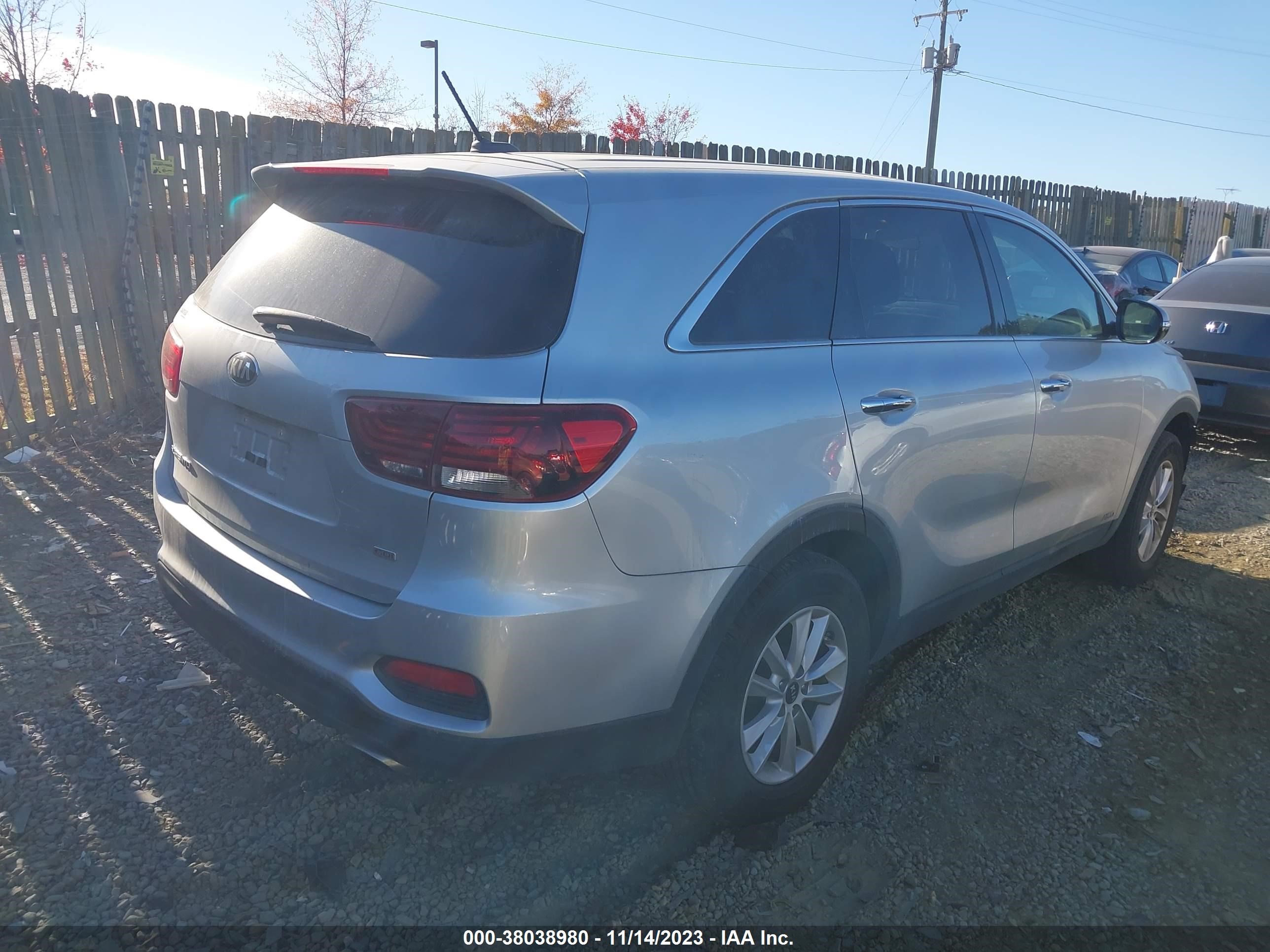 Photo 3 VIN: 5XYPGDA34KG560854 - KIA SORENTO 