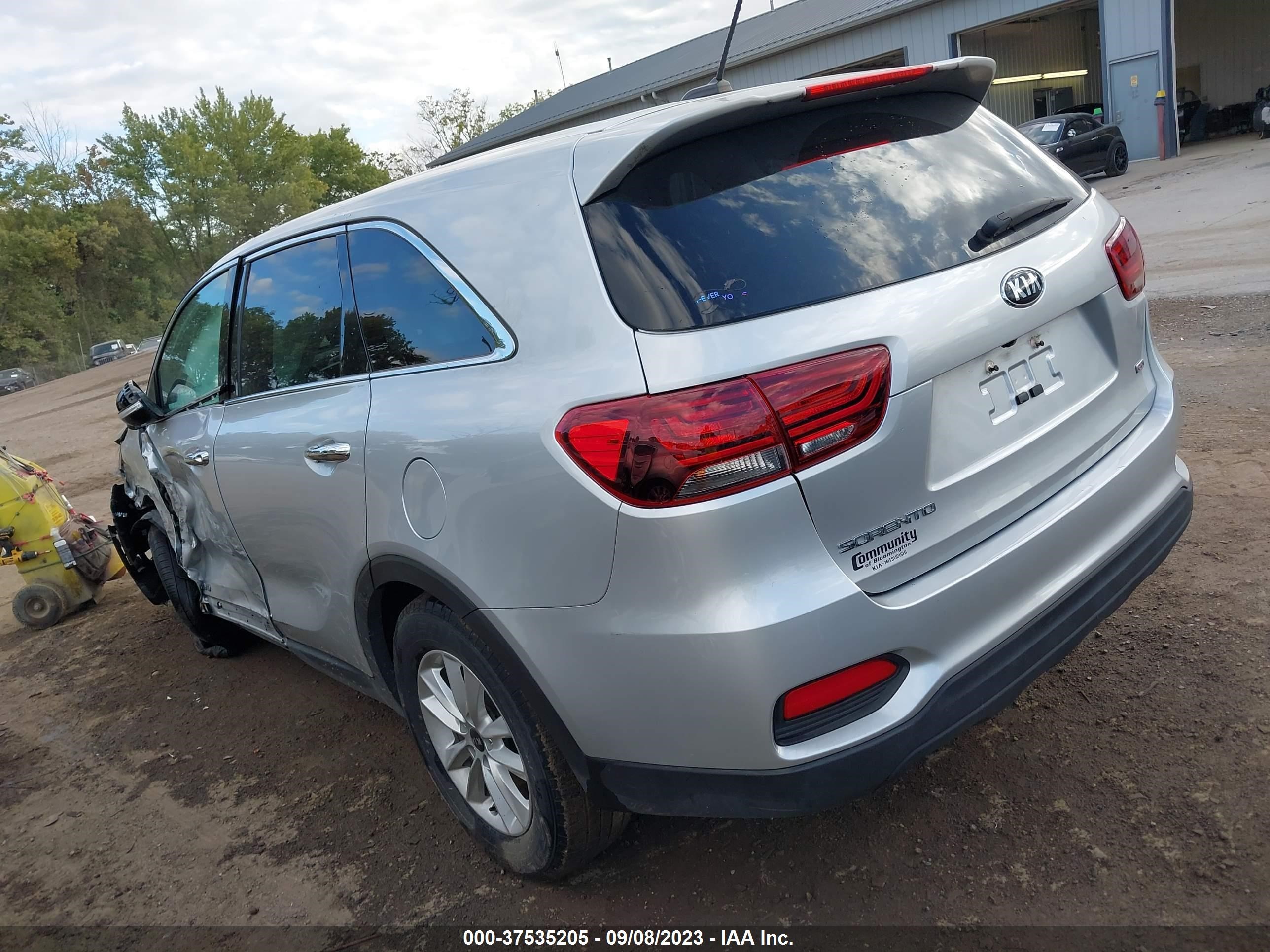 Photo 2 VIN: 5XYPGDA37KG502947 - KIA SORENTO 