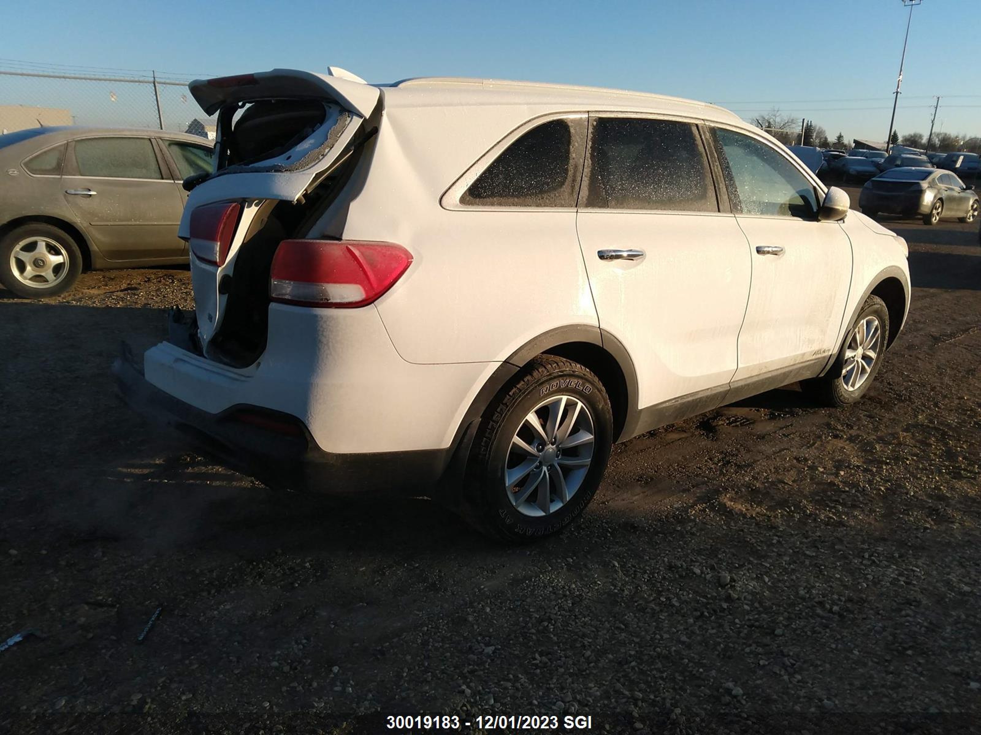 Photo 3 VIN: 5XYPGDA51JG354195 - KIA SORENTO 