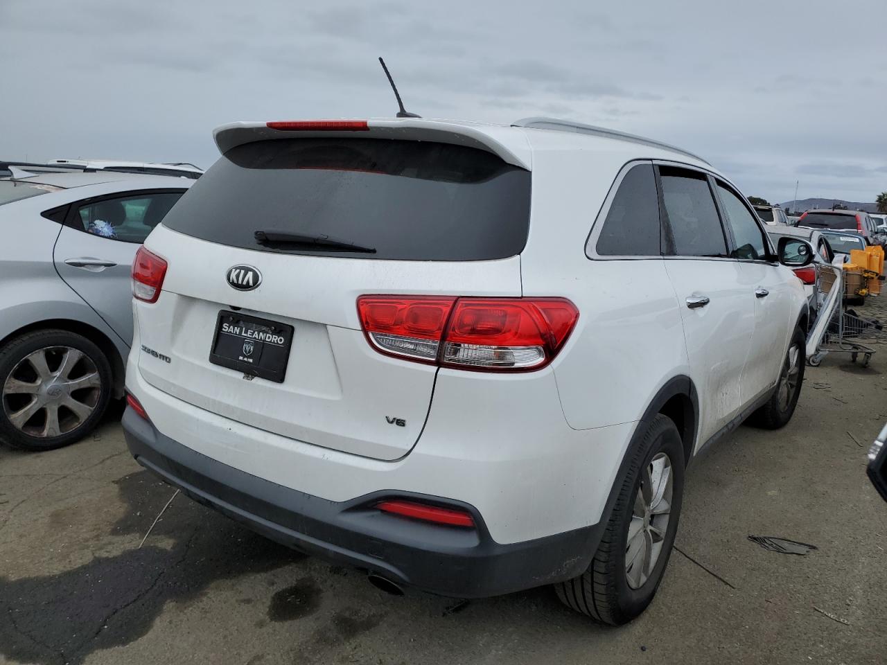 Photo 2 VIN: 5XYPGDA57GG135248 - KIA SORENTO 