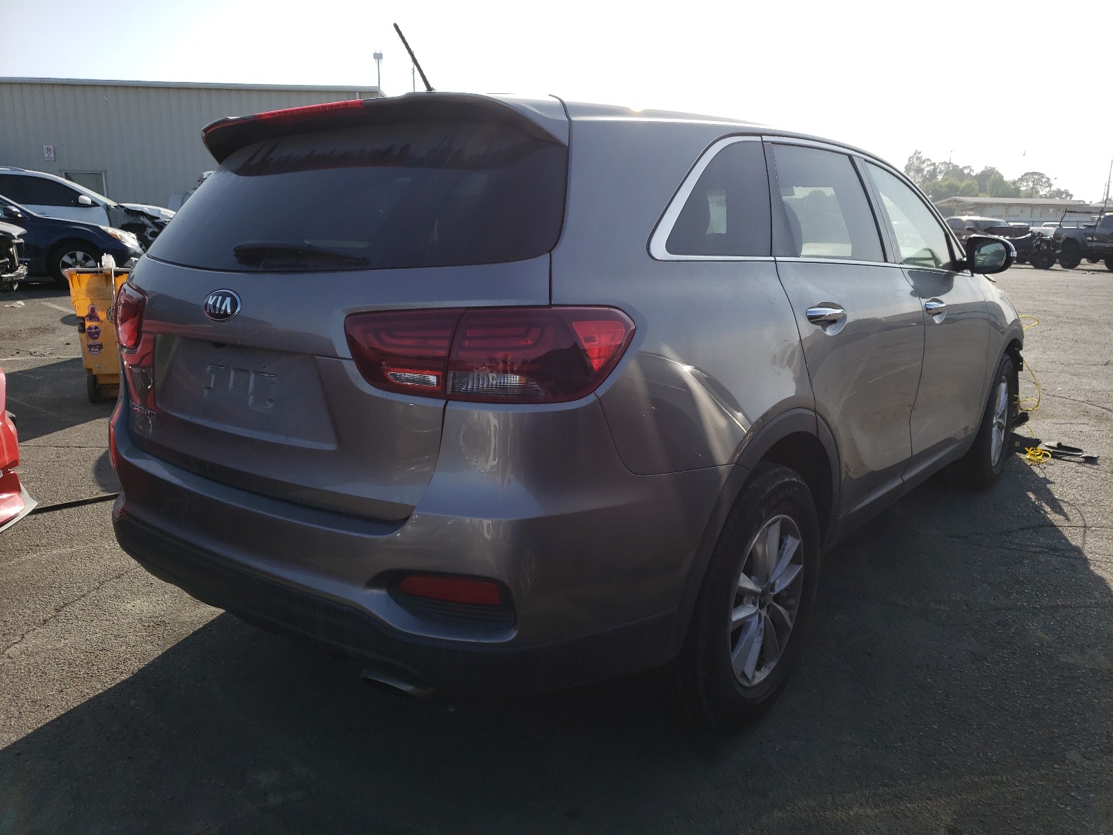 Photo 3 VIN: 5XYPGDA59KG485733 - KIA SORENTO LX 