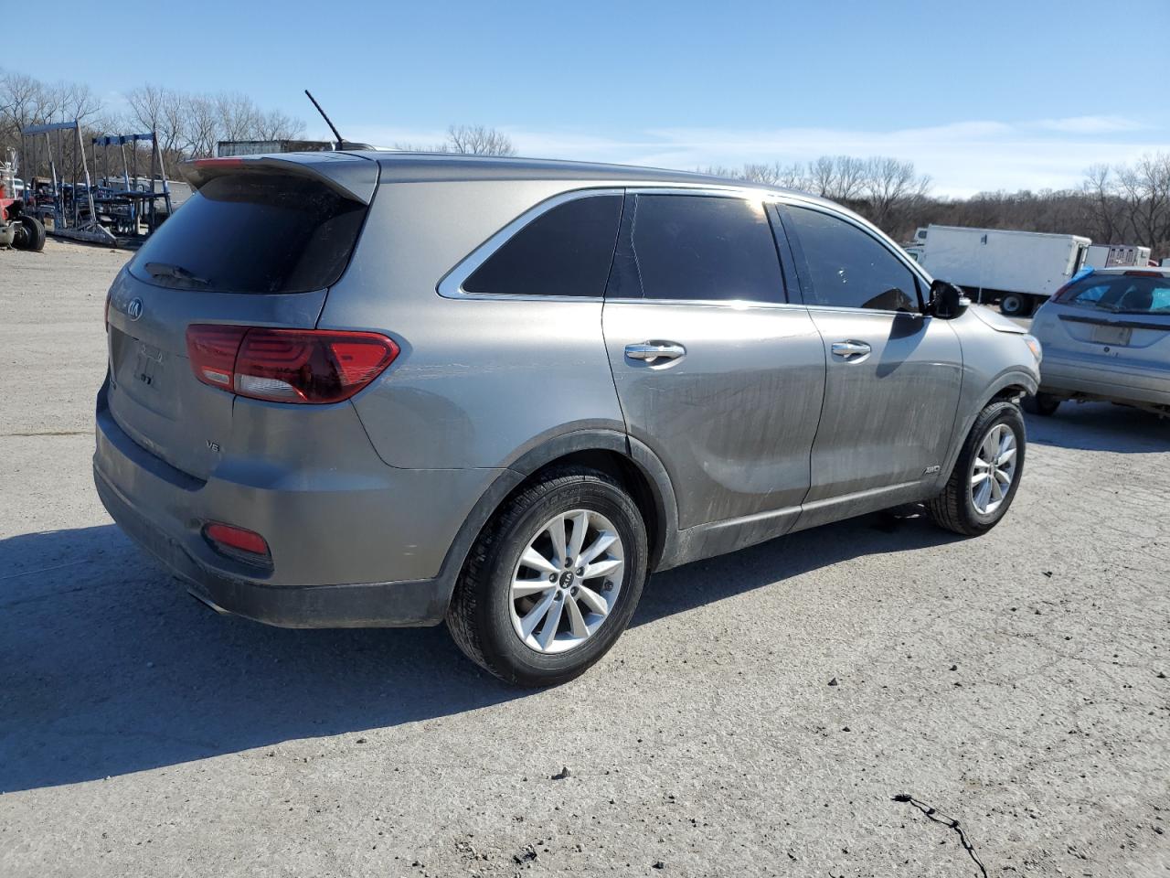 Photo 2 VIN: 5XYPGDA5XKG482999 - KIA SORENTO 