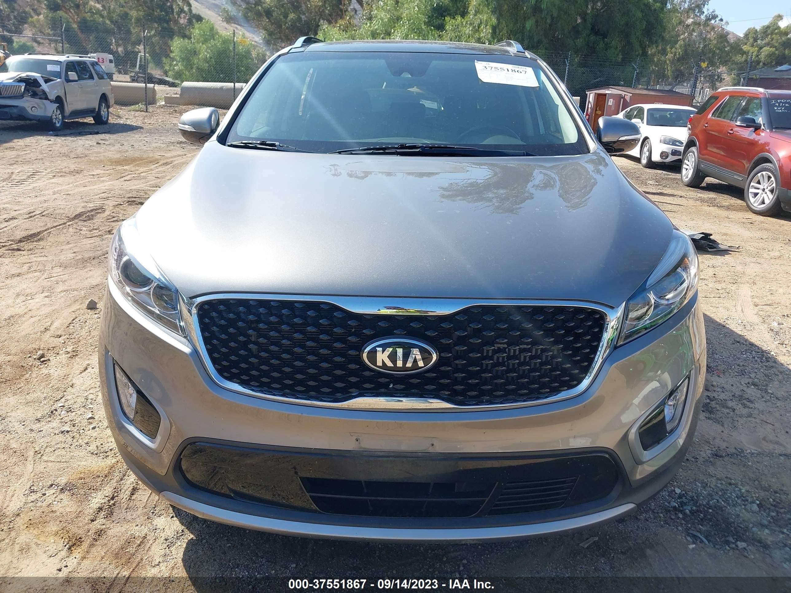 Photo 11 VIN: 5XYPH4A16JG386943 - KIA SORENTO 