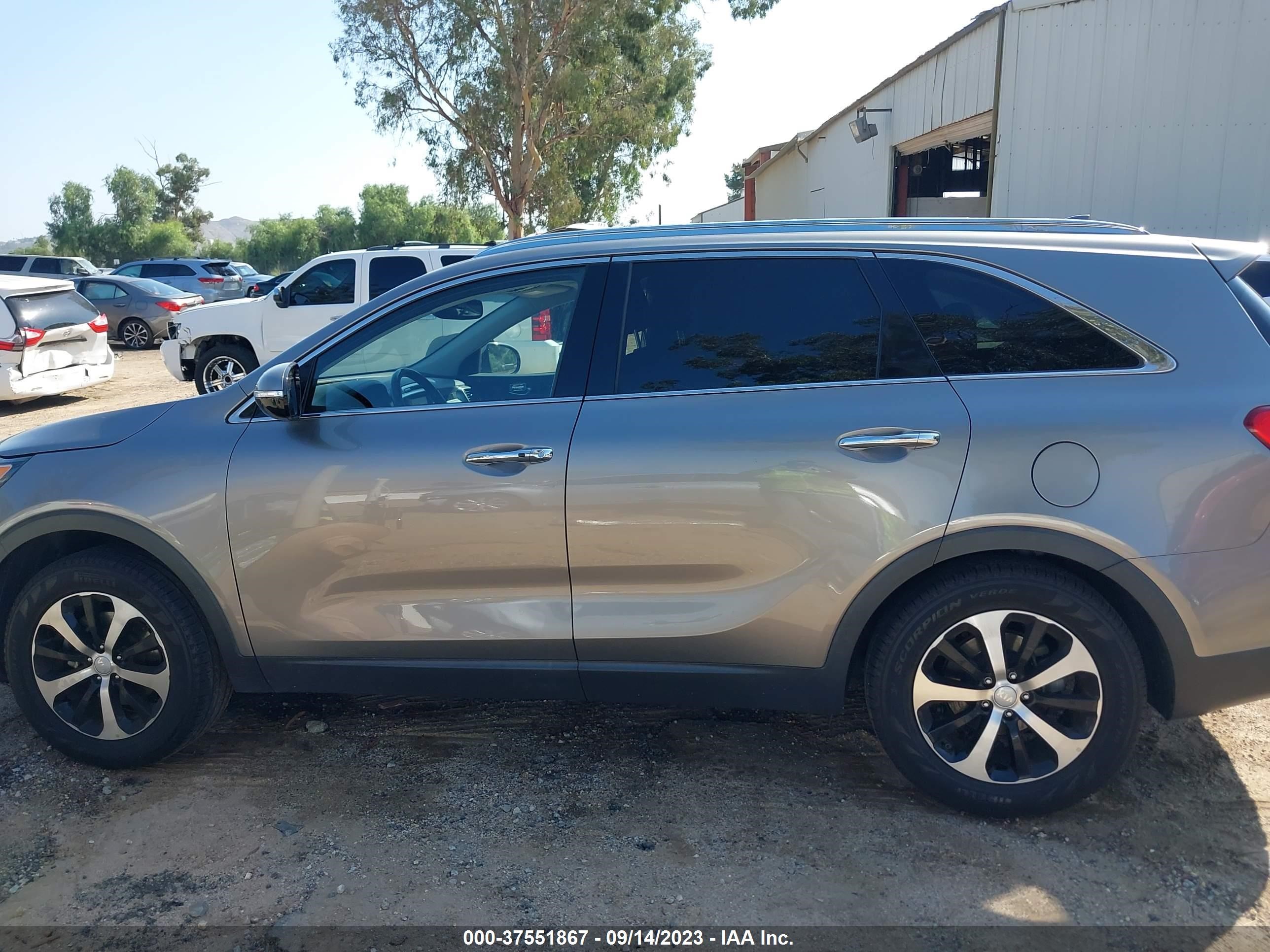 Photo 13 VIN: 5XYPH4A16JG386943 - KIA SORENTO 