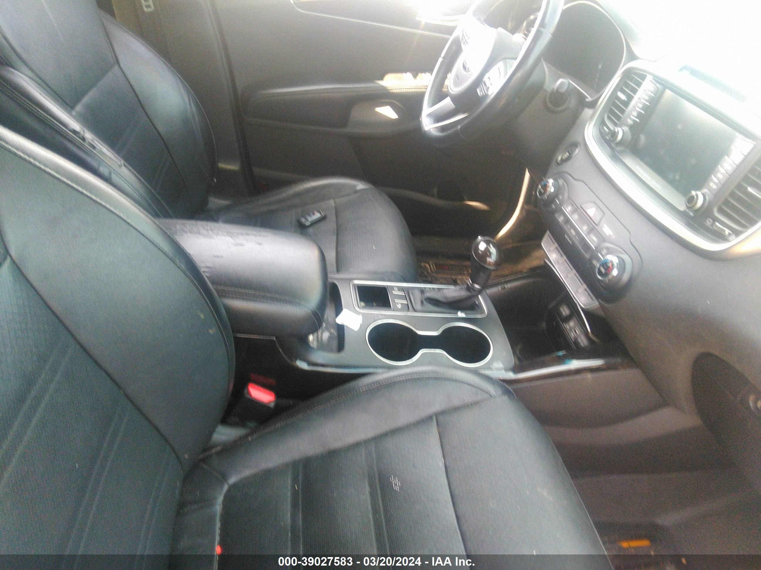 Photo 4 VIN: 5XYPH4A50GG100113 - KIA SORENTO 