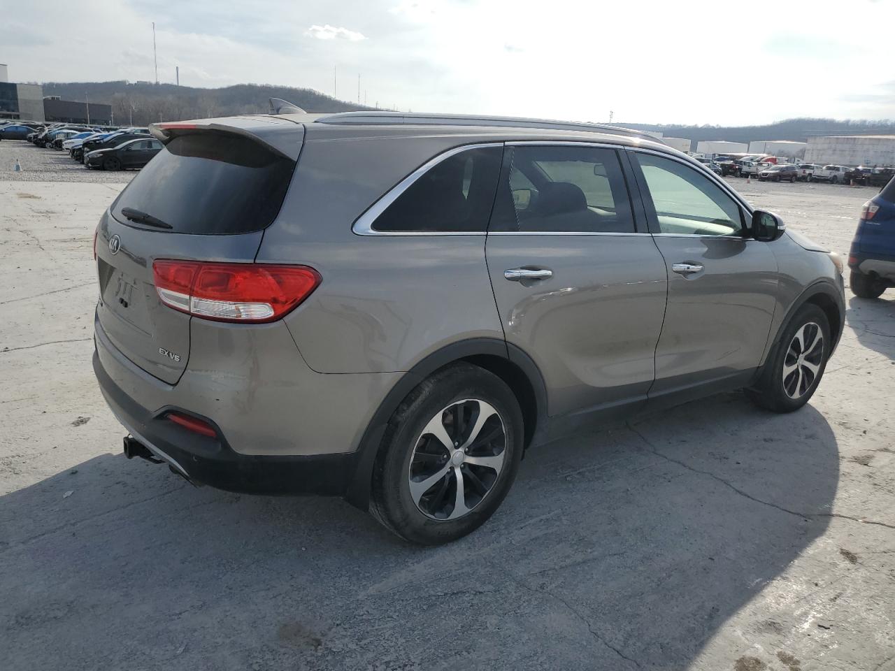 Photo 2 VIN: 5XYPH4A56HG307011 - KIA SORENTO 