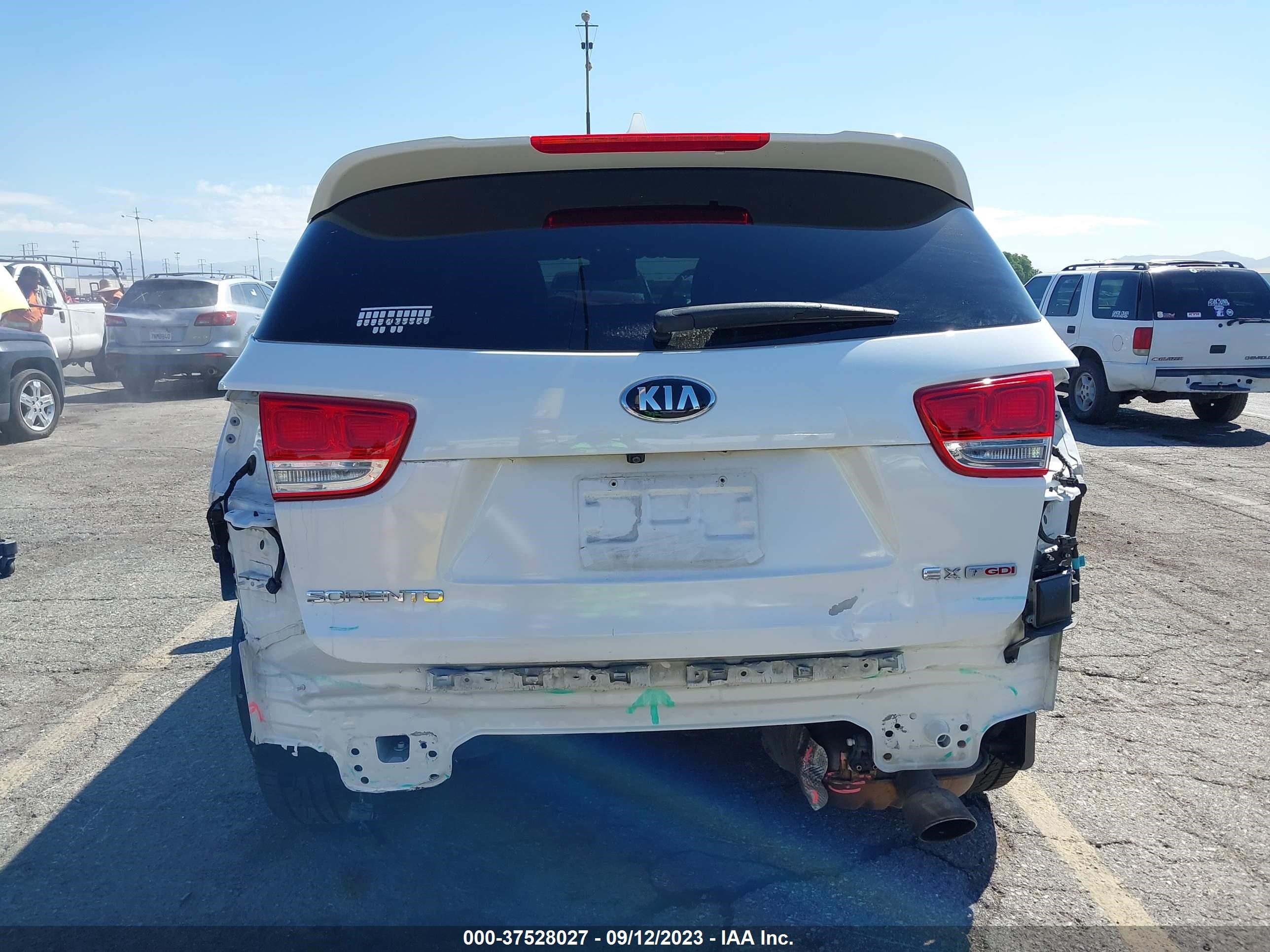 Photo 16 VIN: 5XYPHDA14GG144208 - KIA SORENTO 