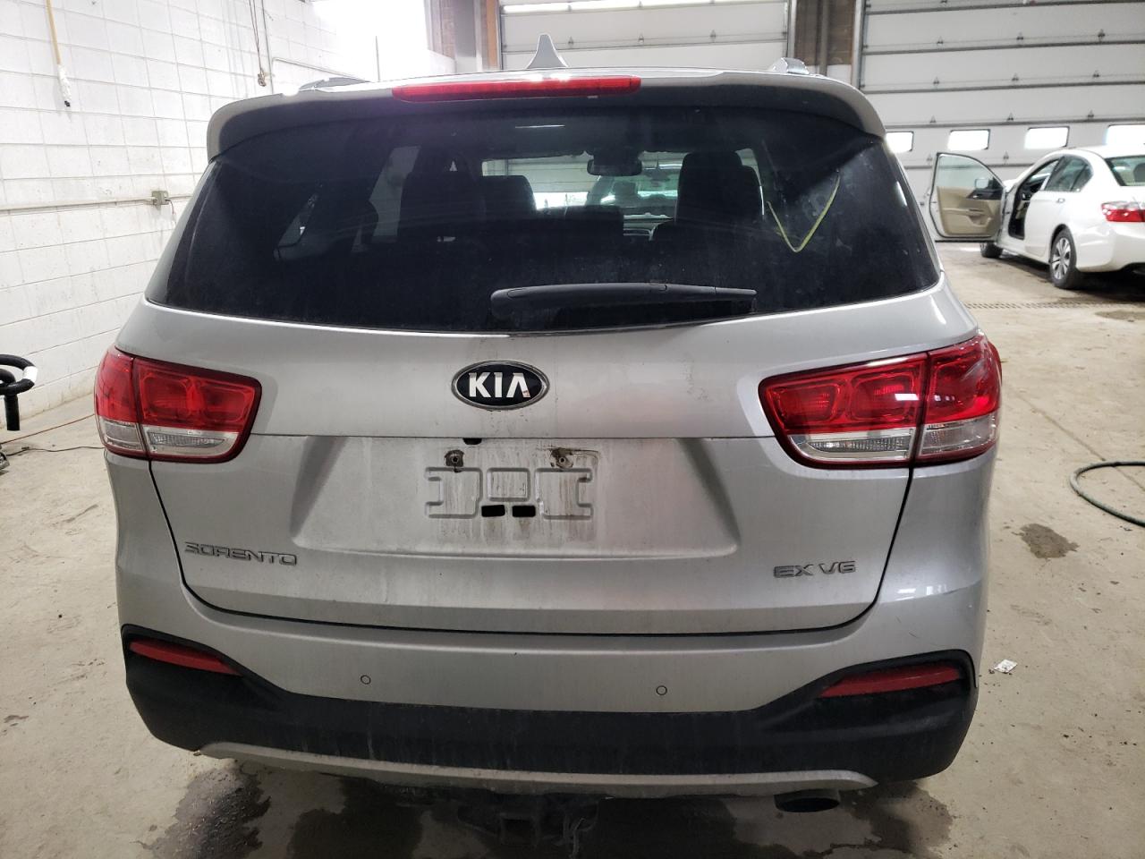 Photo 5 VIN: 5XYPHDA51GG173720 - KIA SORENTO 