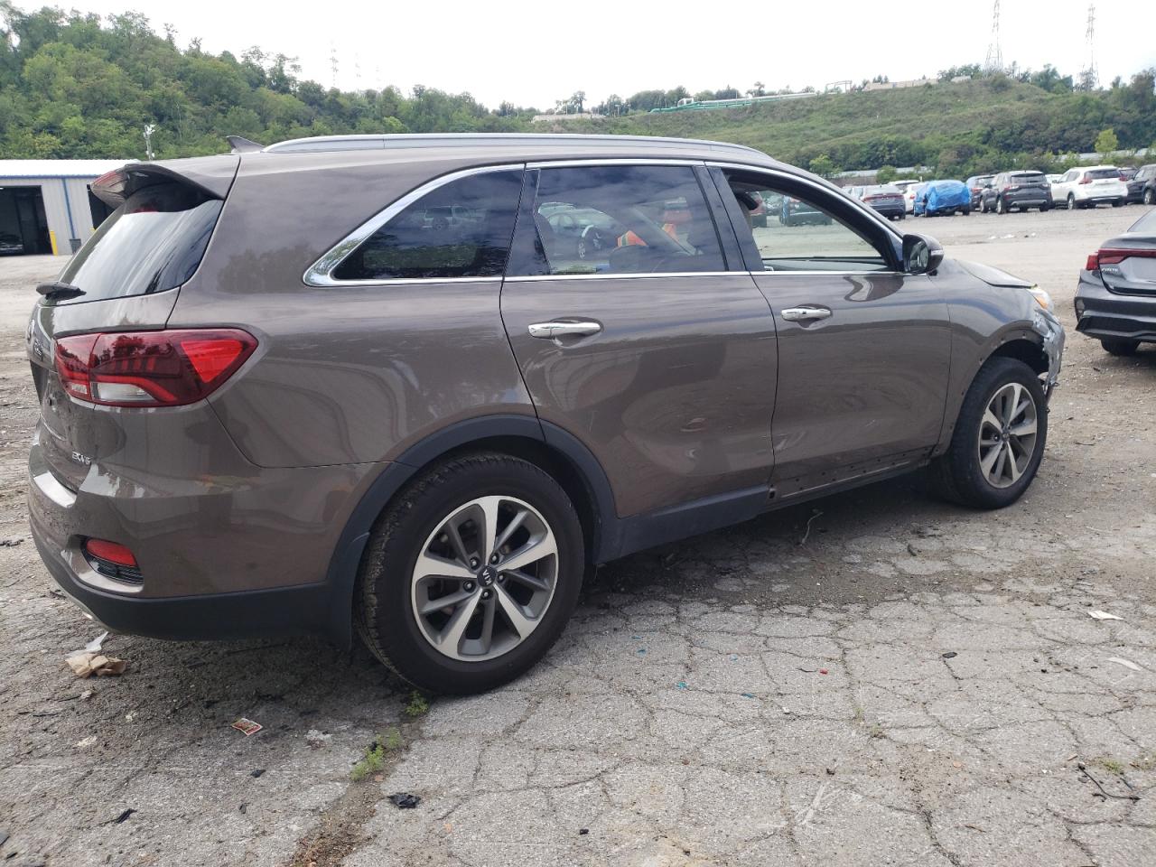 Photo 2 VIN: 5XYPHDA52KG495713 - KIA SORENTO 