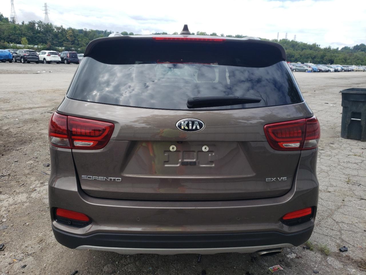 Photo 5 VIN: 5XYPHDA52KG495713 - KIA SORENTO 