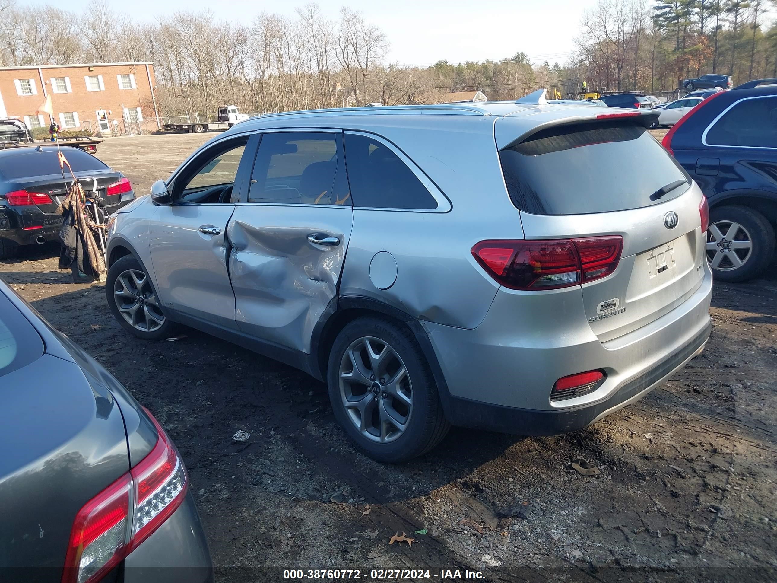 Photo 2 VIN: 5XYPHDA58KG595105 - KIA SORENTO 