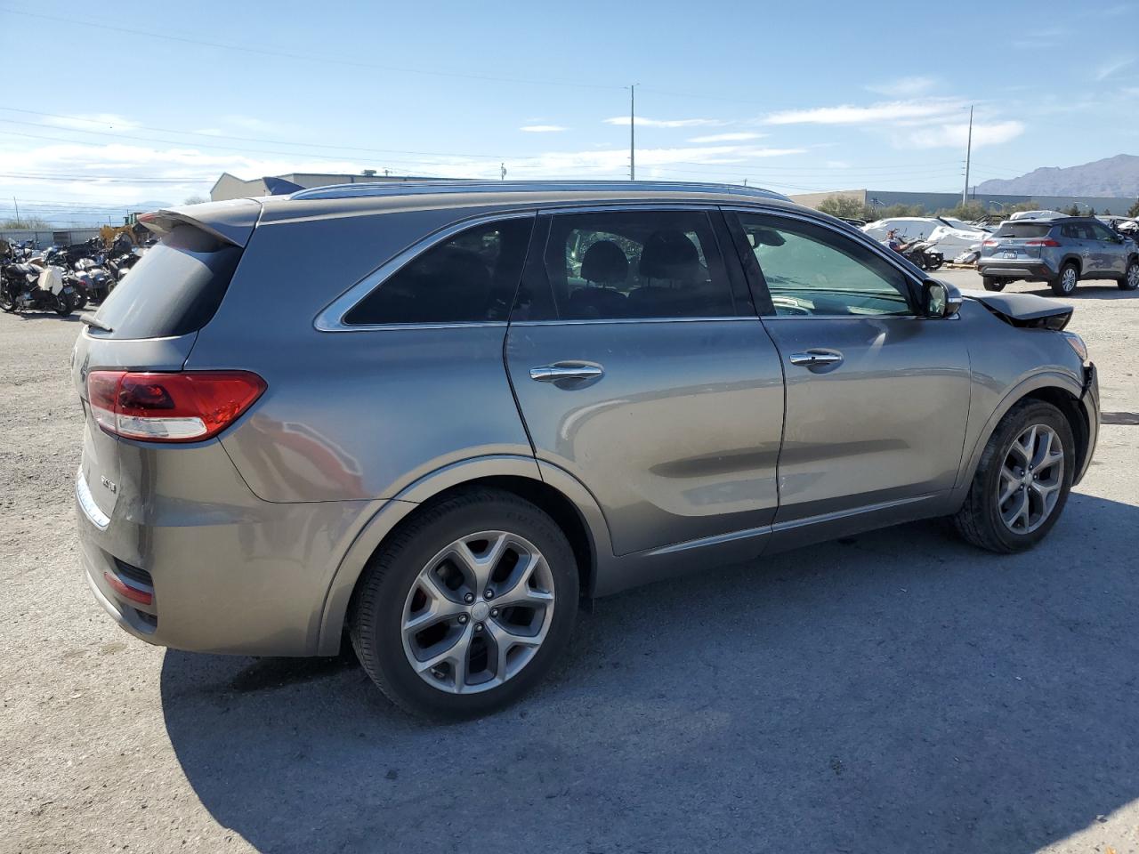 Photo 2 VIN: 5XYPK4A58JG348893 - KIA SORENTO 