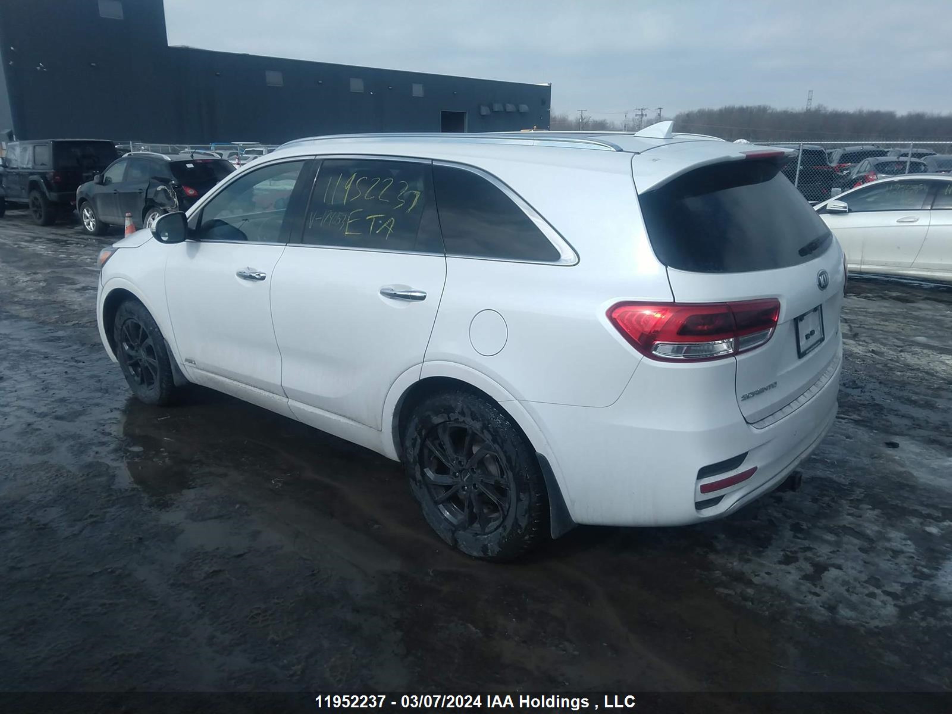 Photo 2 VIN: 5XYPKDA52GG174053 - KIA SORENTO 