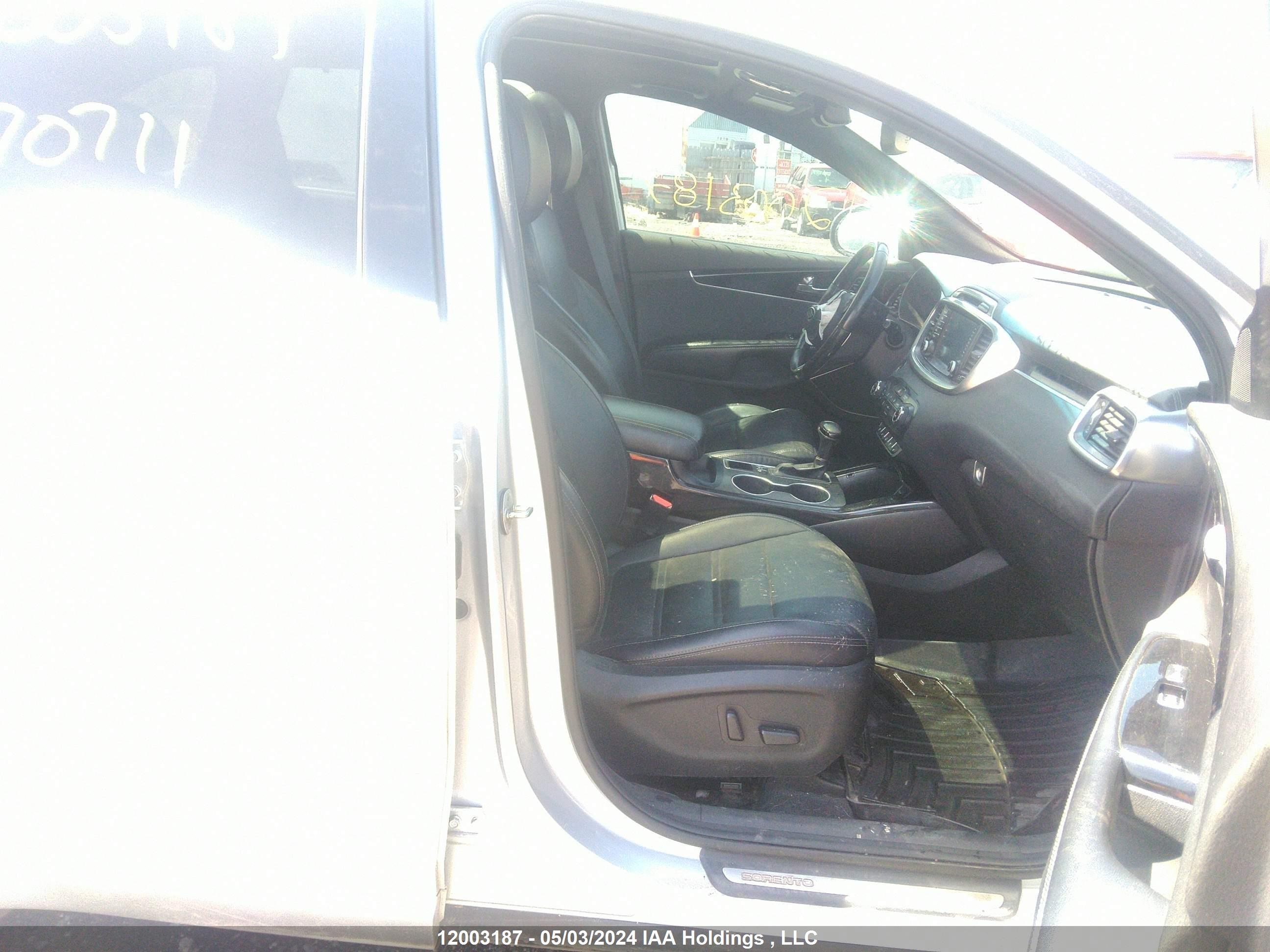 Photo 4 VIN: 5XYPKDA55GG170711 - KIA SORENTO 