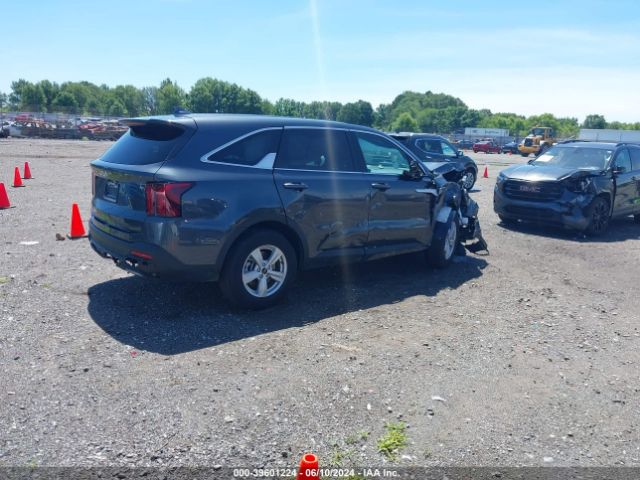 Photo 3 VIN: 5XYRG4JC2RG273077 - KIA SORENTO 