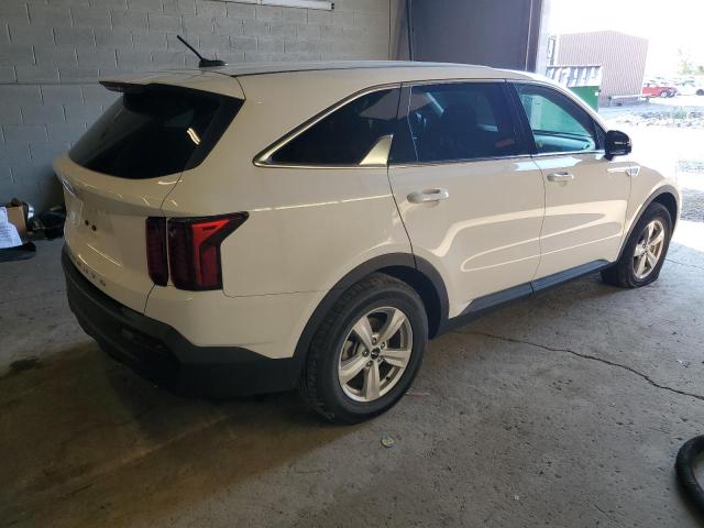 Photo 2 VIN: 5XYRG4LC4NG106534 - KIA SORENTO LX 