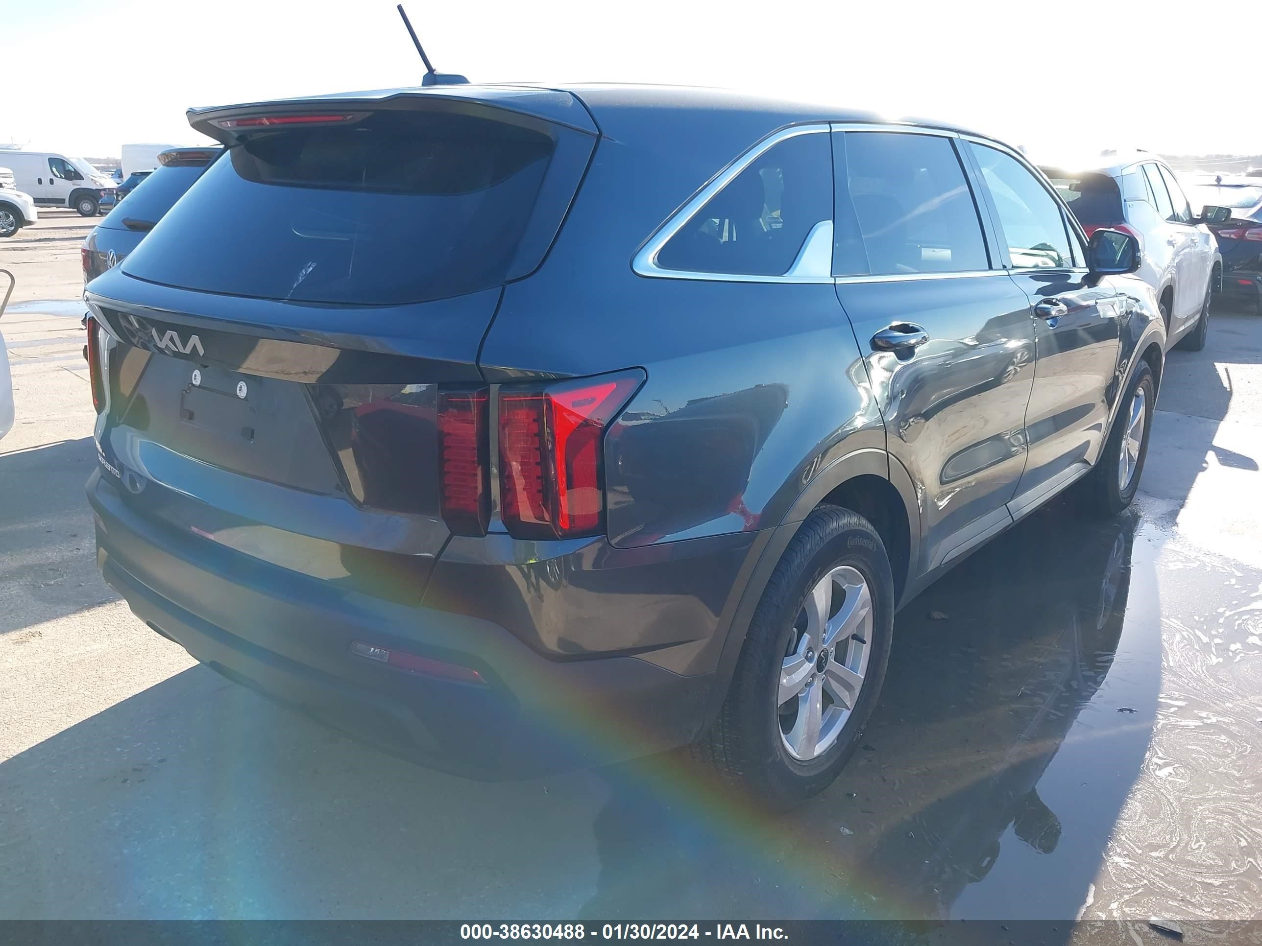 Photo 3 VIN: 5XYRG4LC4PG176490 - KIA SORENTO 