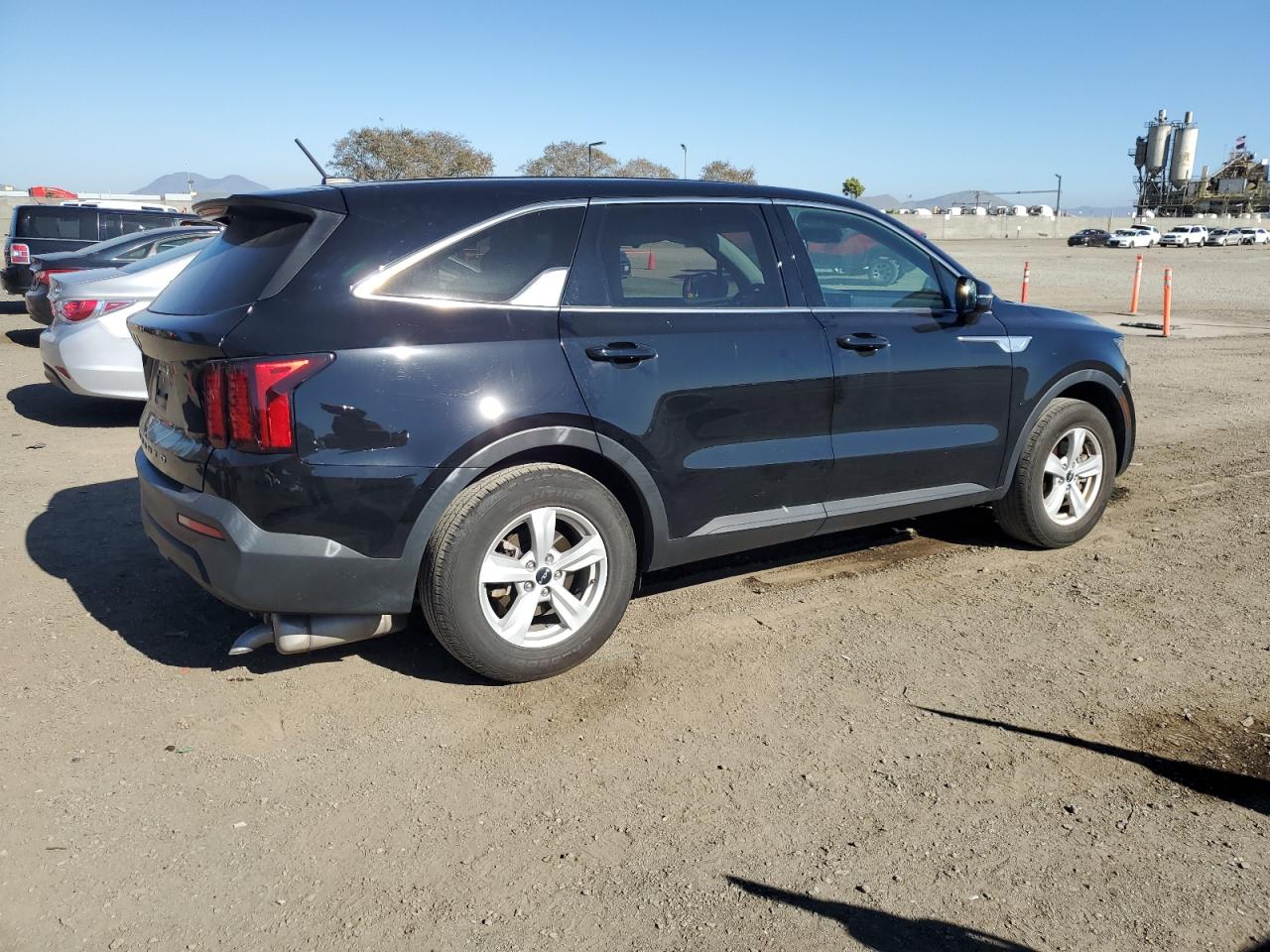 Photo 2 VIN: 5XYRG4LC7NG131279 - KIA SORENTO 