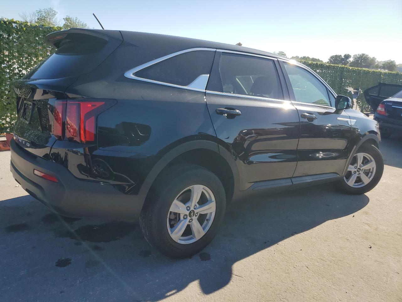 Photo 2 VIN: 5XYRG4LC9NG134250 - KIA SORENTO 