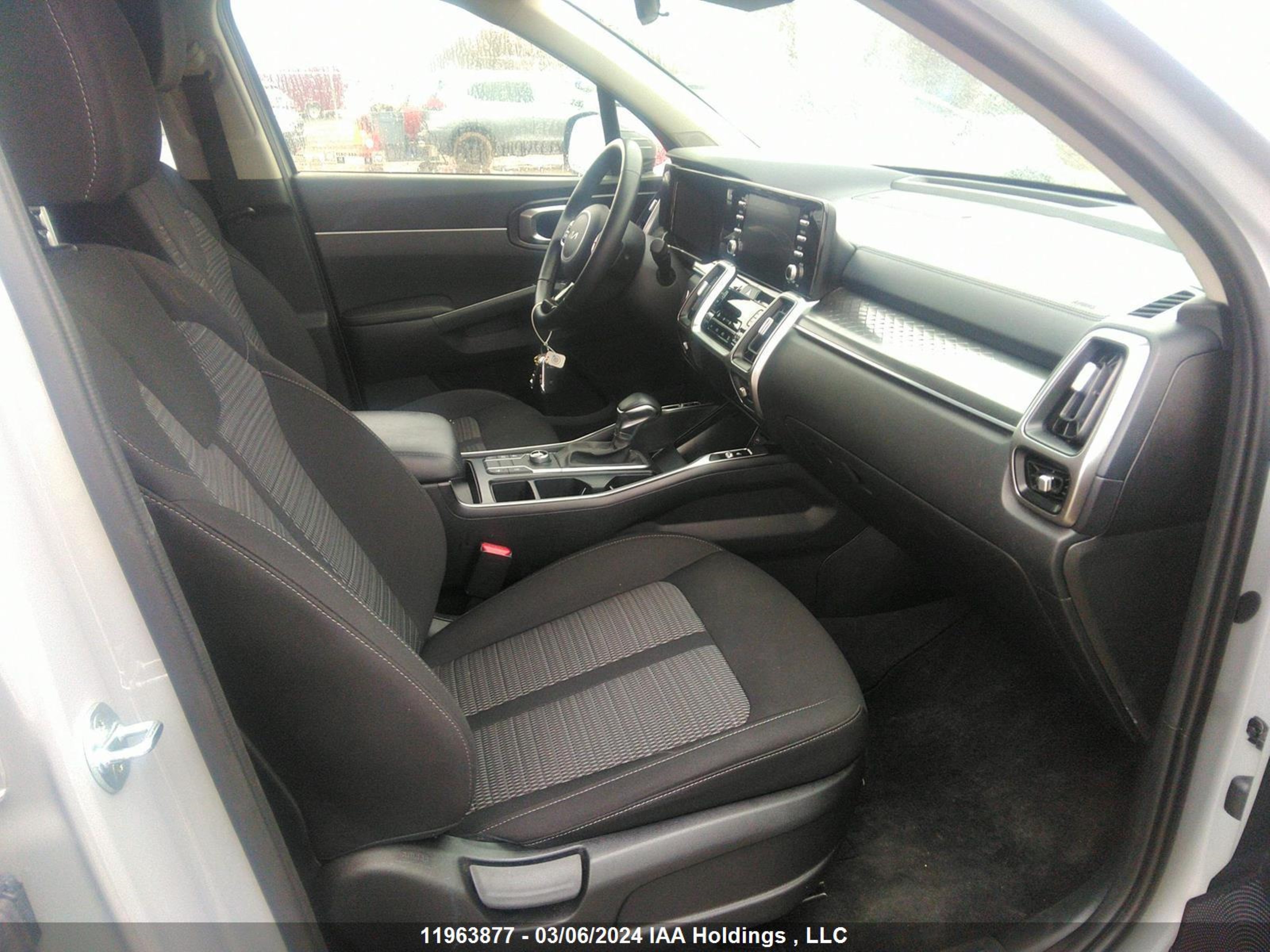 Photo 4 VIN: 5XYRGDLC9NG135575 - KIA SORENTO 