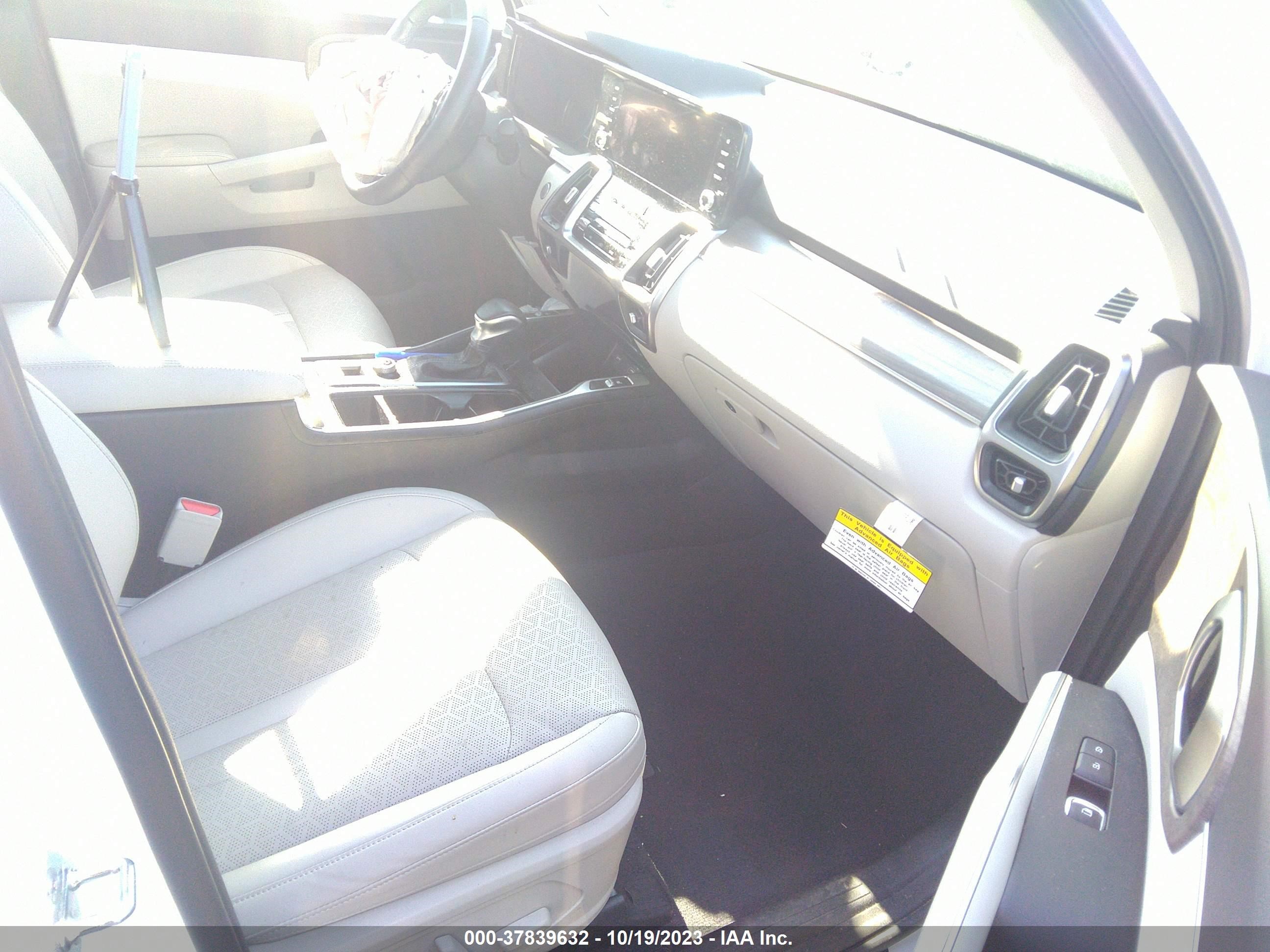 Photo 4 VIN: 5XYRH4LF9PG176931 - KIA SORENTO 