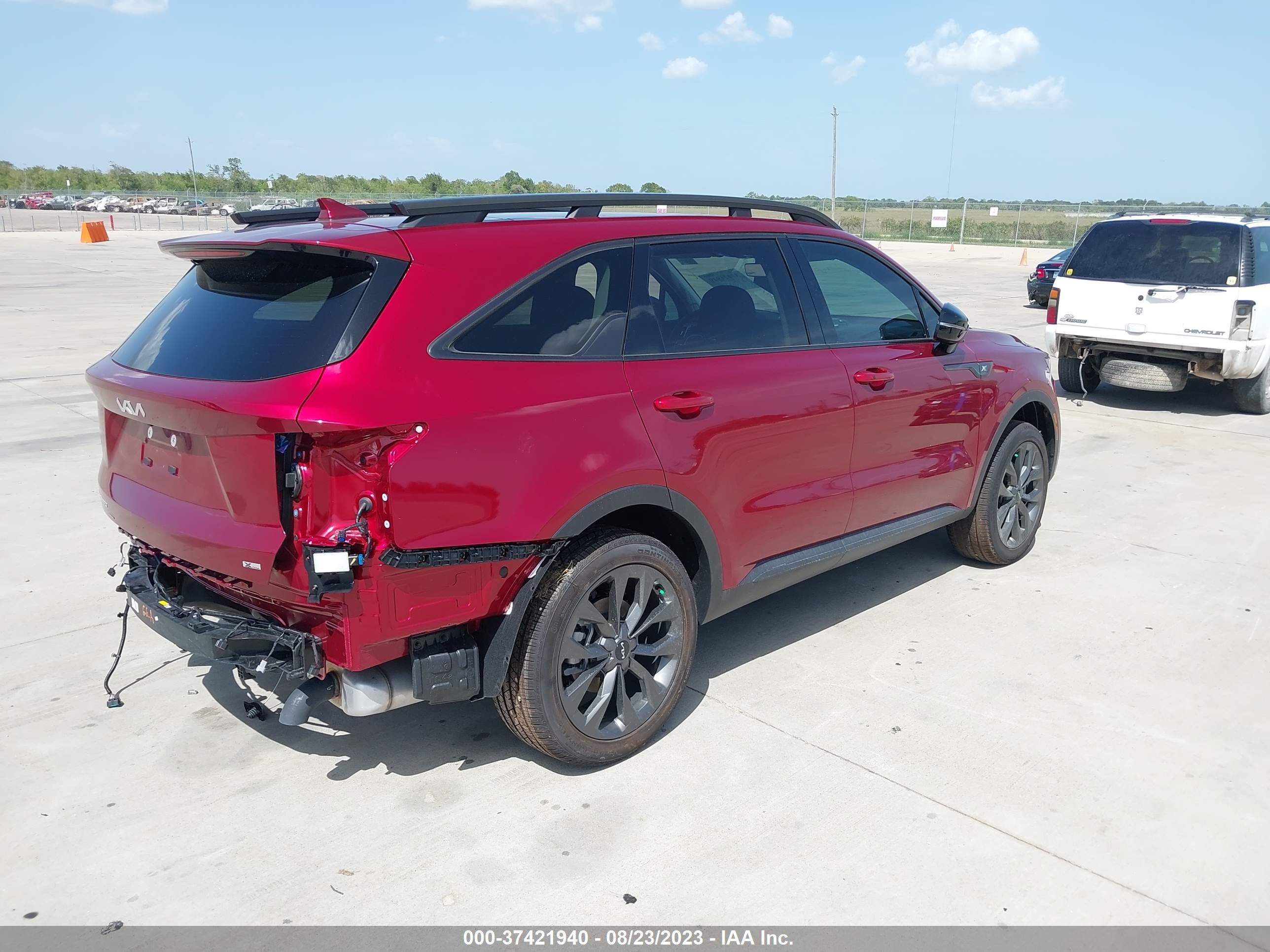 Photo 3 VIN: 5XYRHDLF1PG212868 - KIA SORENTO 