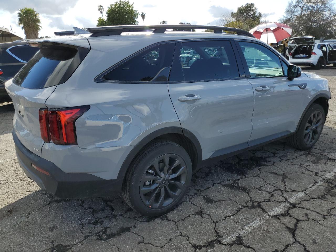 Photo 2 VIN: 5XYRHDLF6PG251570 - KIA SORENTO 