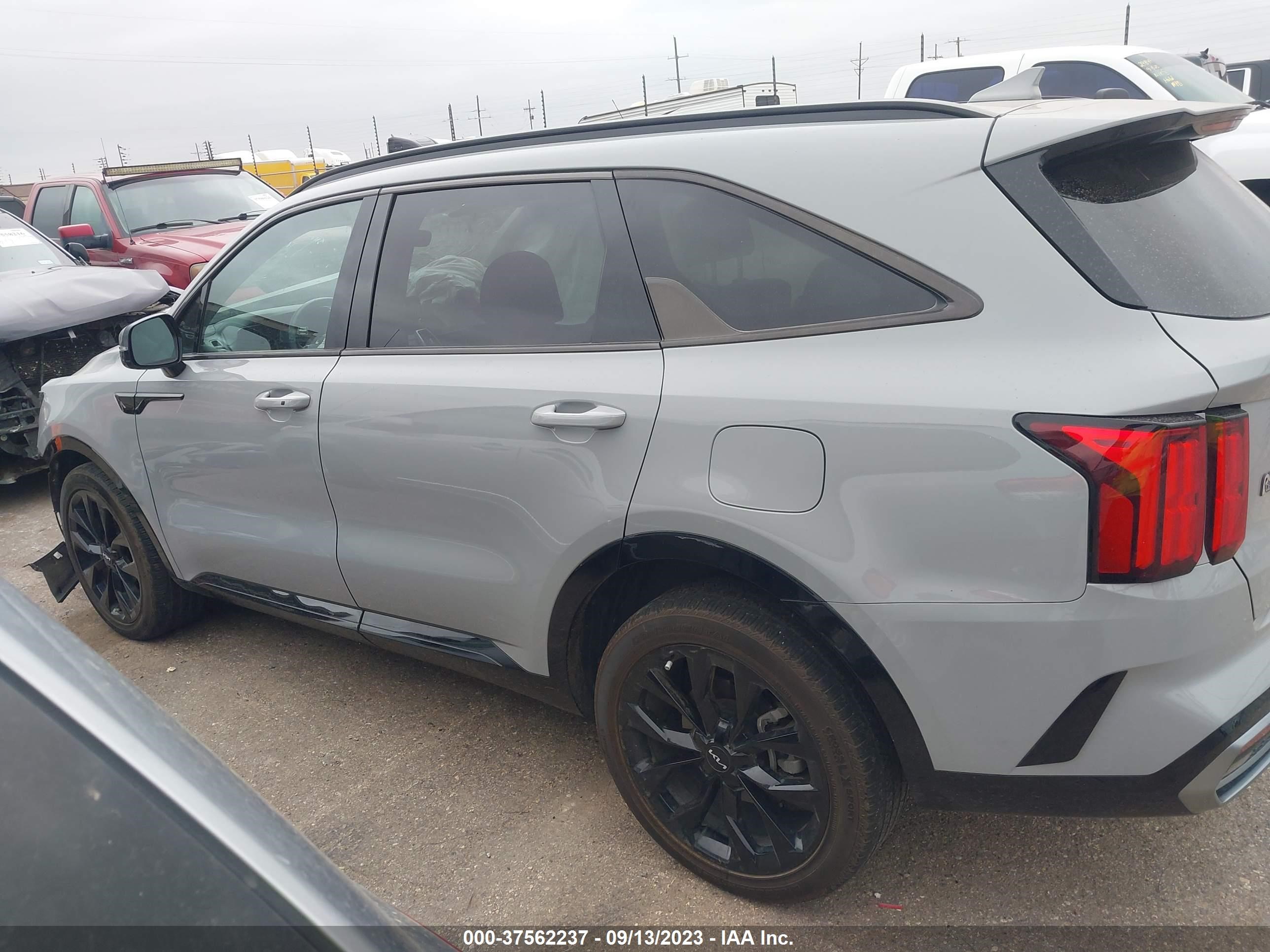 Photo 14 VIN: 5XYRK4LF2NG128573 - KIA SORENTO 