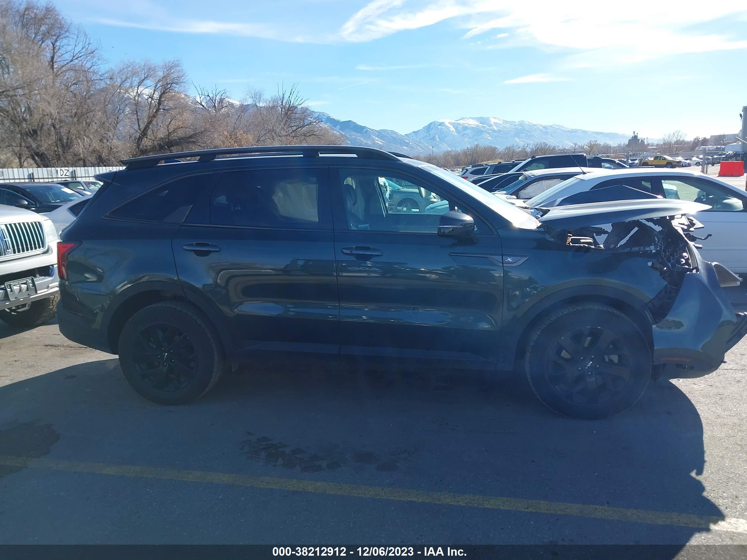 Photo 11 VIN: 5XYRLDLCXNG122815 - KIA SORENTO 