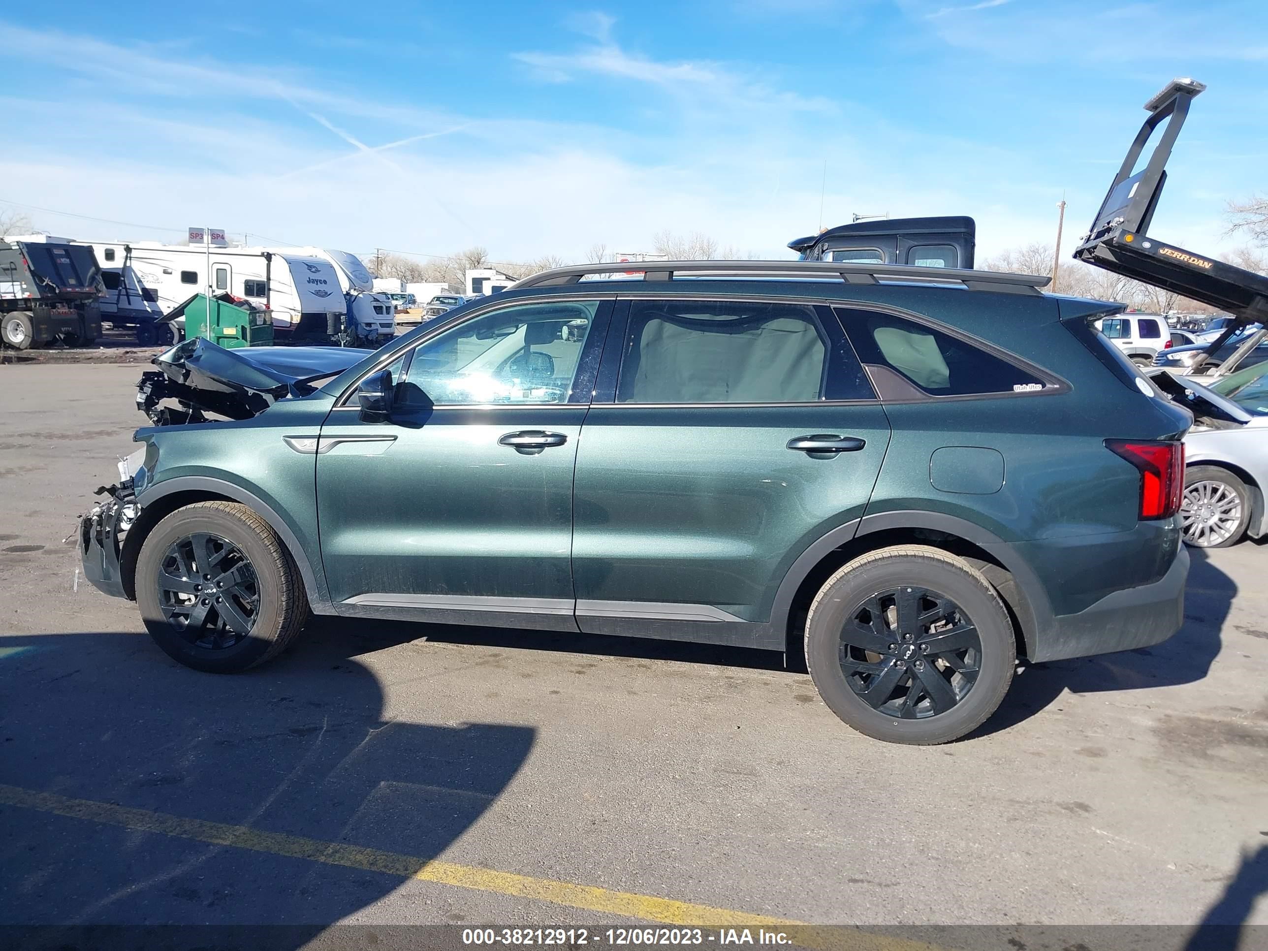 Photo 12 VIN: 5XYRLDLCXNG122815 - KIA SORENTO 