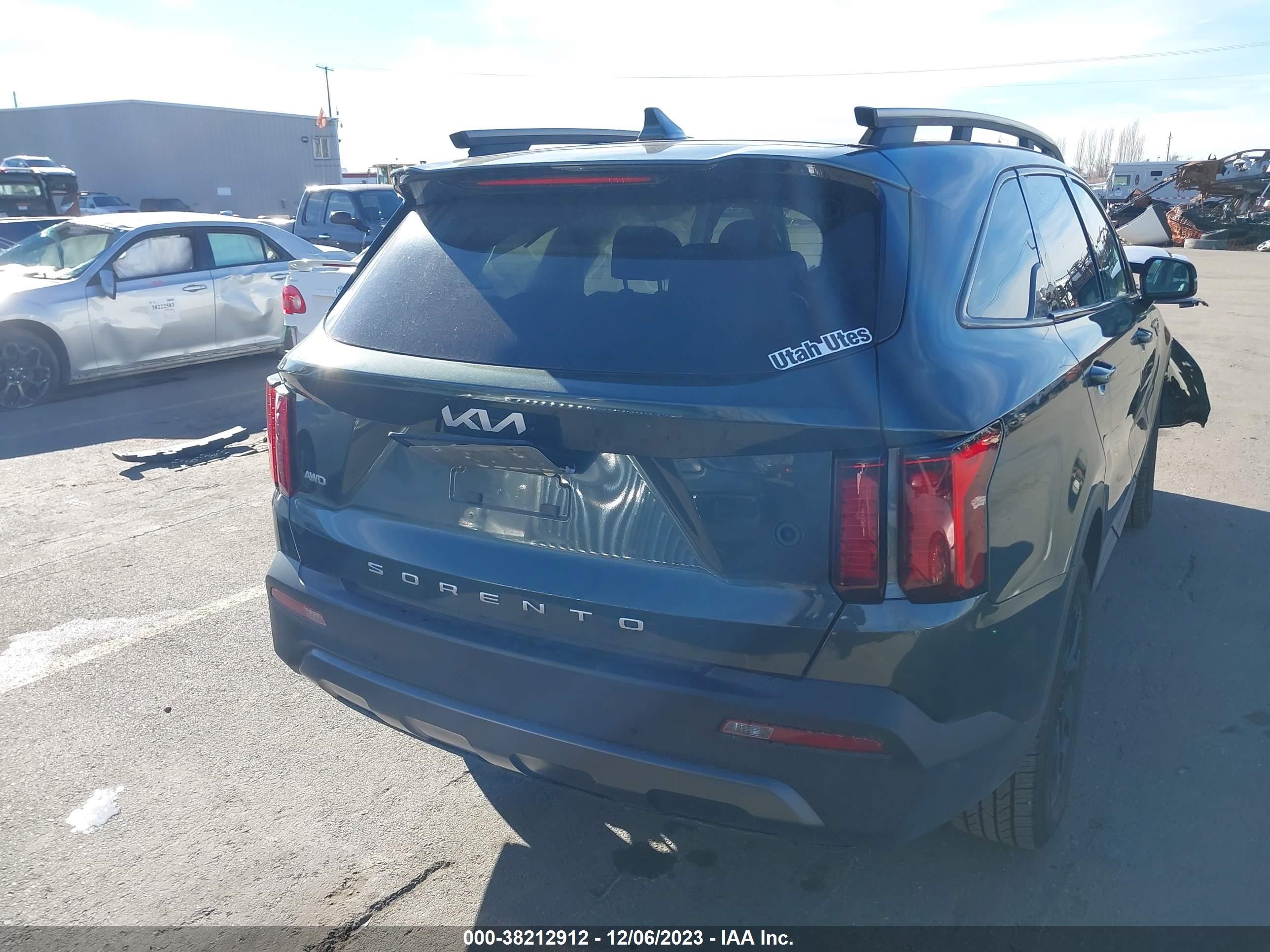 Photo 14 VIN: 5XYRLDLCXNG122815 - KIA SORENTO 