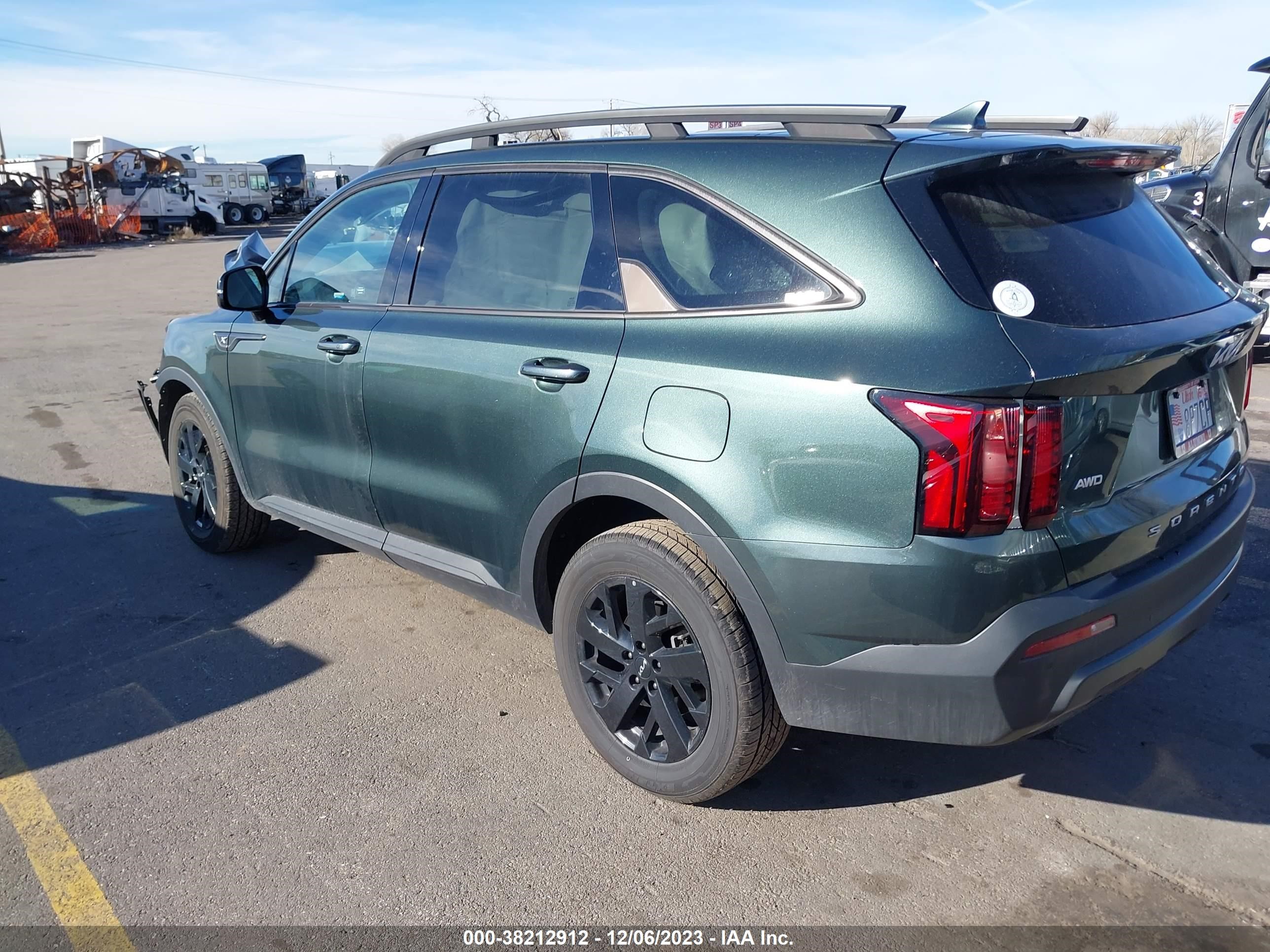 Photo 2 VIN: 5XYRLDLCXNG122815 - KIA SORENTO 