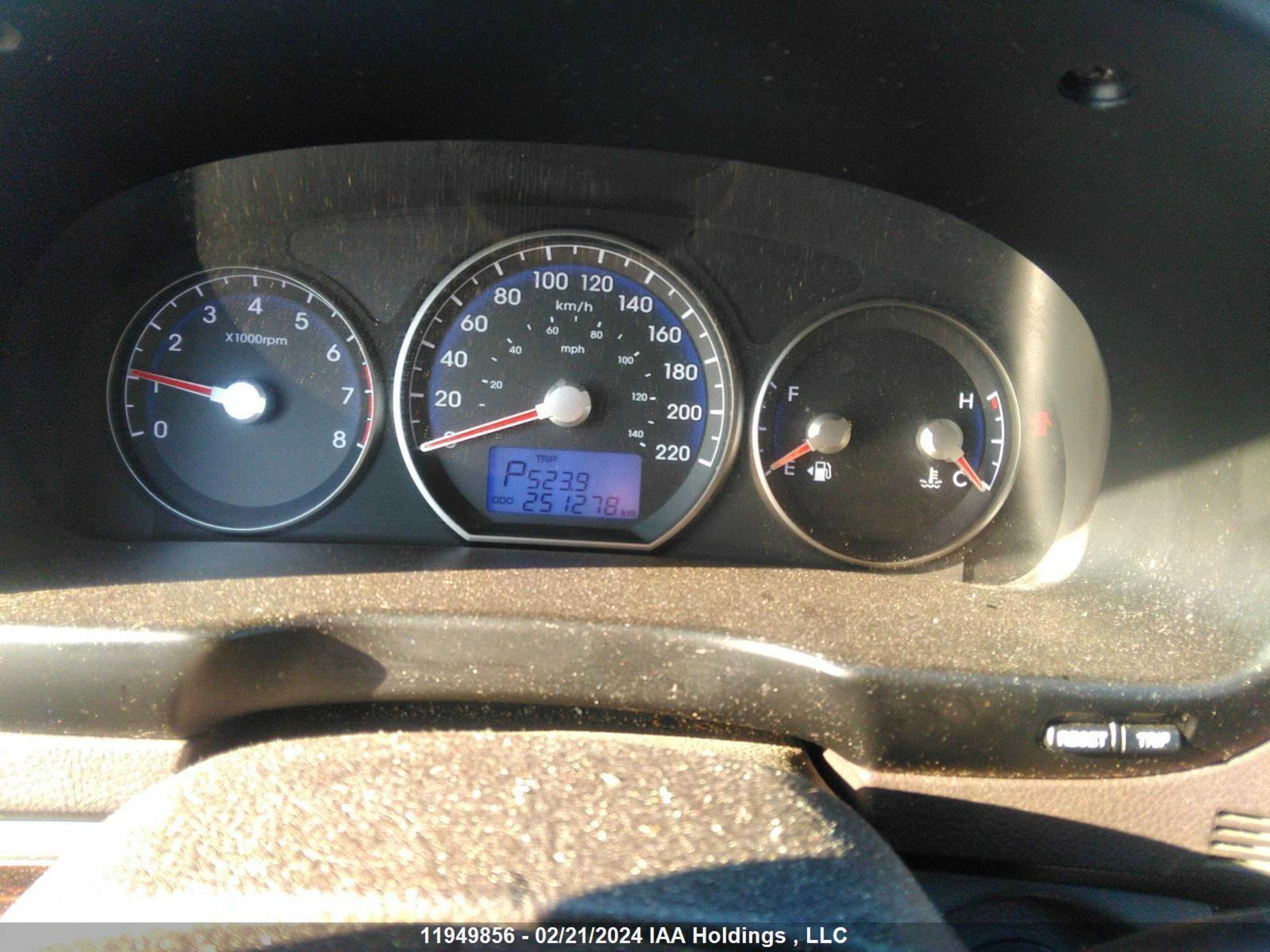 Photo 6 VIN: 5XYZG3AB2BG073517 - HYUNDAI SANTA FE 