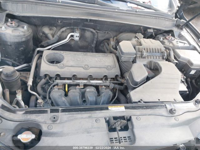 Photo 9 VIN: 5XYZG3AB3CG093499 - HYUNDAI SANTA FE 