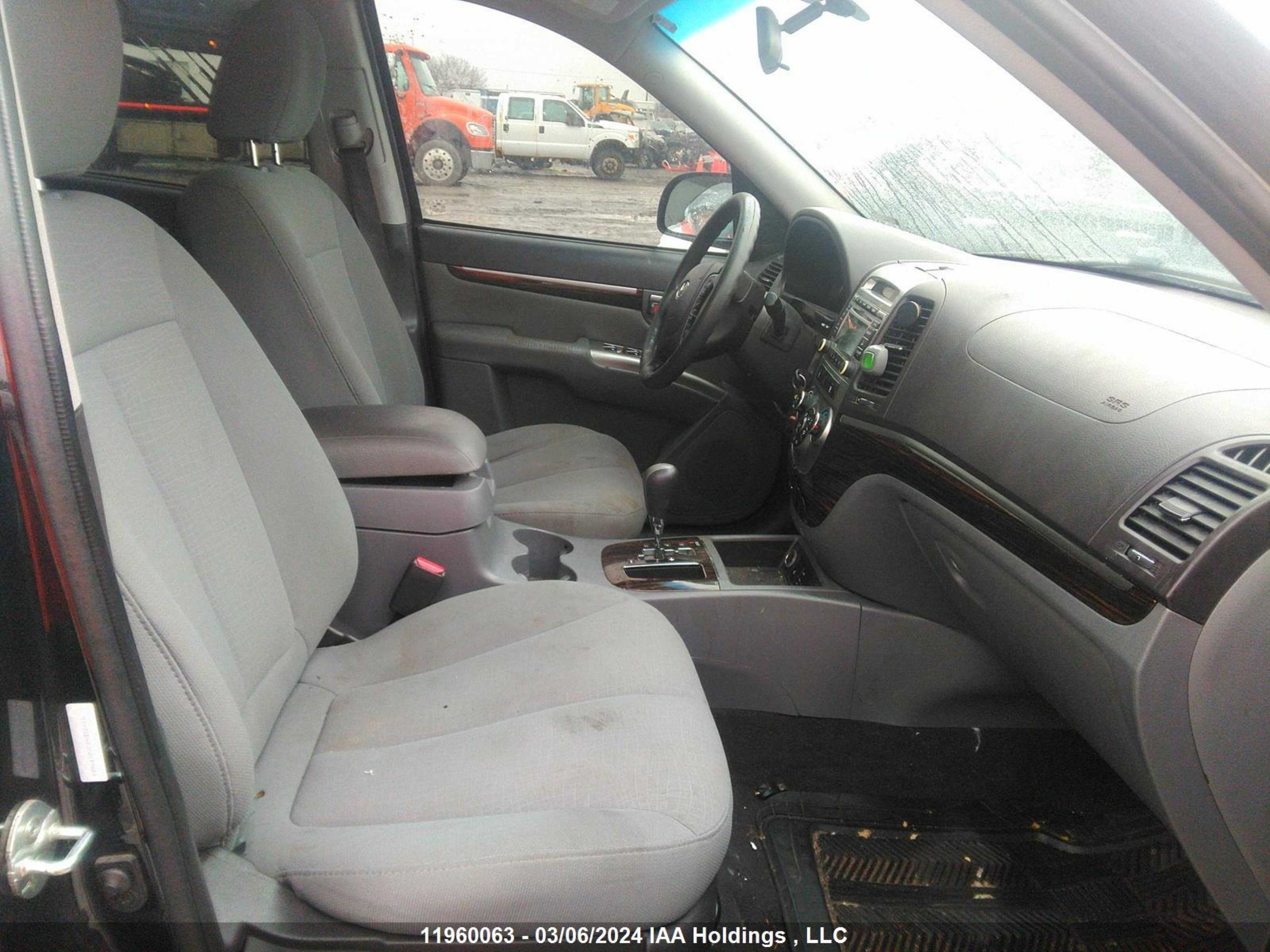 Photo 4 VIN: 5XYZGDAB3CG149866 - HYUNDAI SANTA FE 