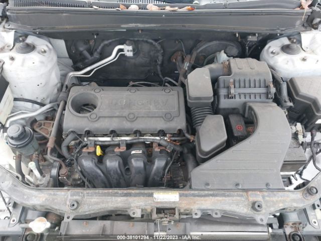 Photo 9 VIN: 5XYZGDAB7BG042897 - HYUNDAI SANTA FE 