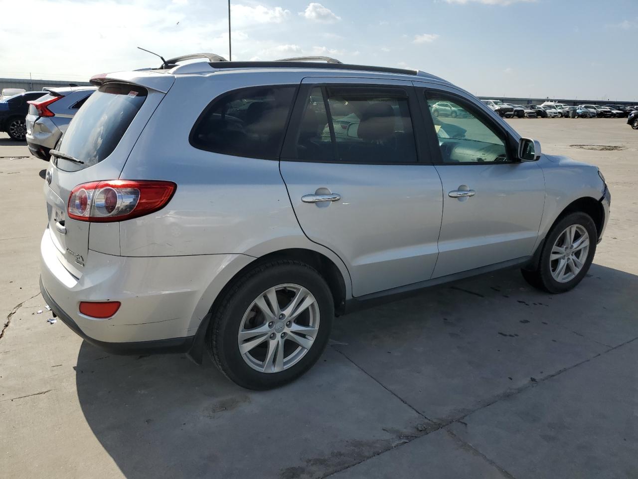 Photo 2 VIN: 5XYZK4AG0BG037695 - HYUNDAI SANTA FE 