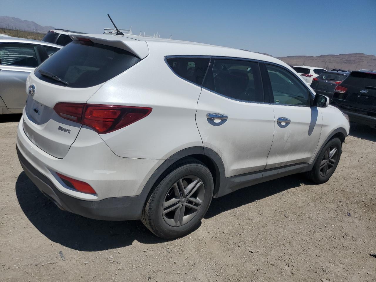 Photo 2 VIN: 5XYZT3LB5JG565823 - HYUNDAI SANTA FE 