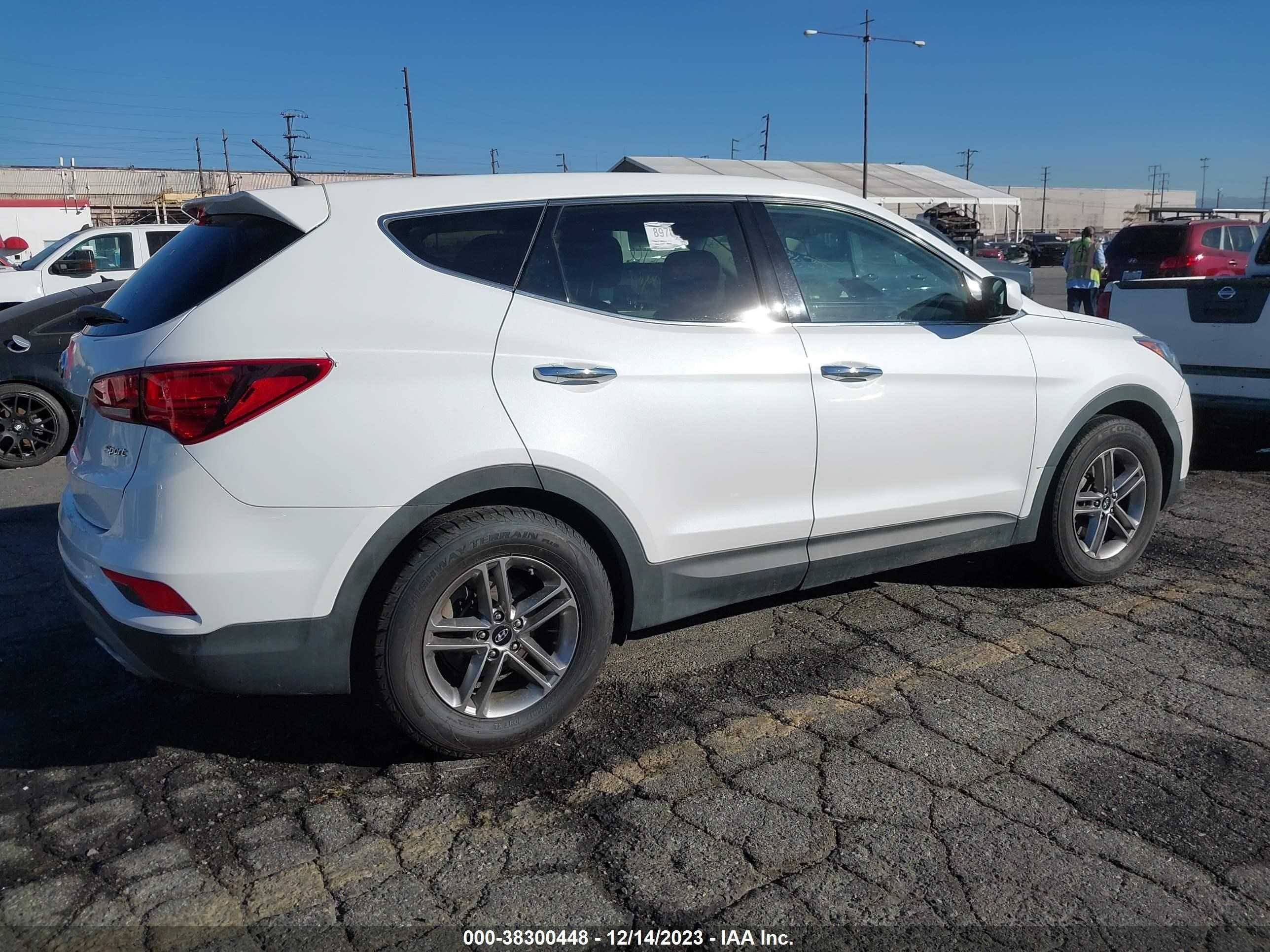 Photo 3 VIN: 5XYZT3LB8JG568702 - HYUNDAI SANTA FE 